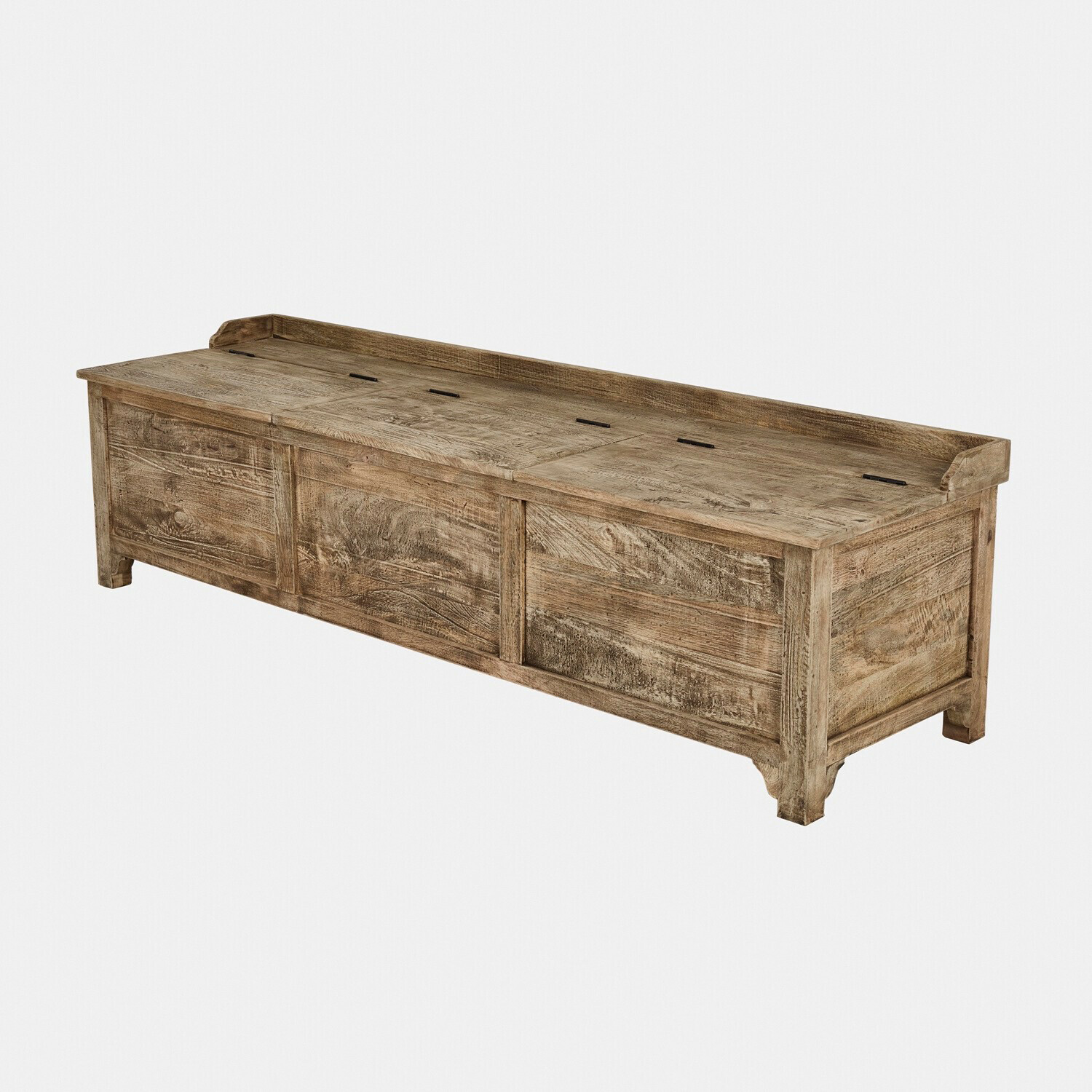 Banc en bois naturel avec rangement intégré, design rustique pour espace de vie fonctionnel