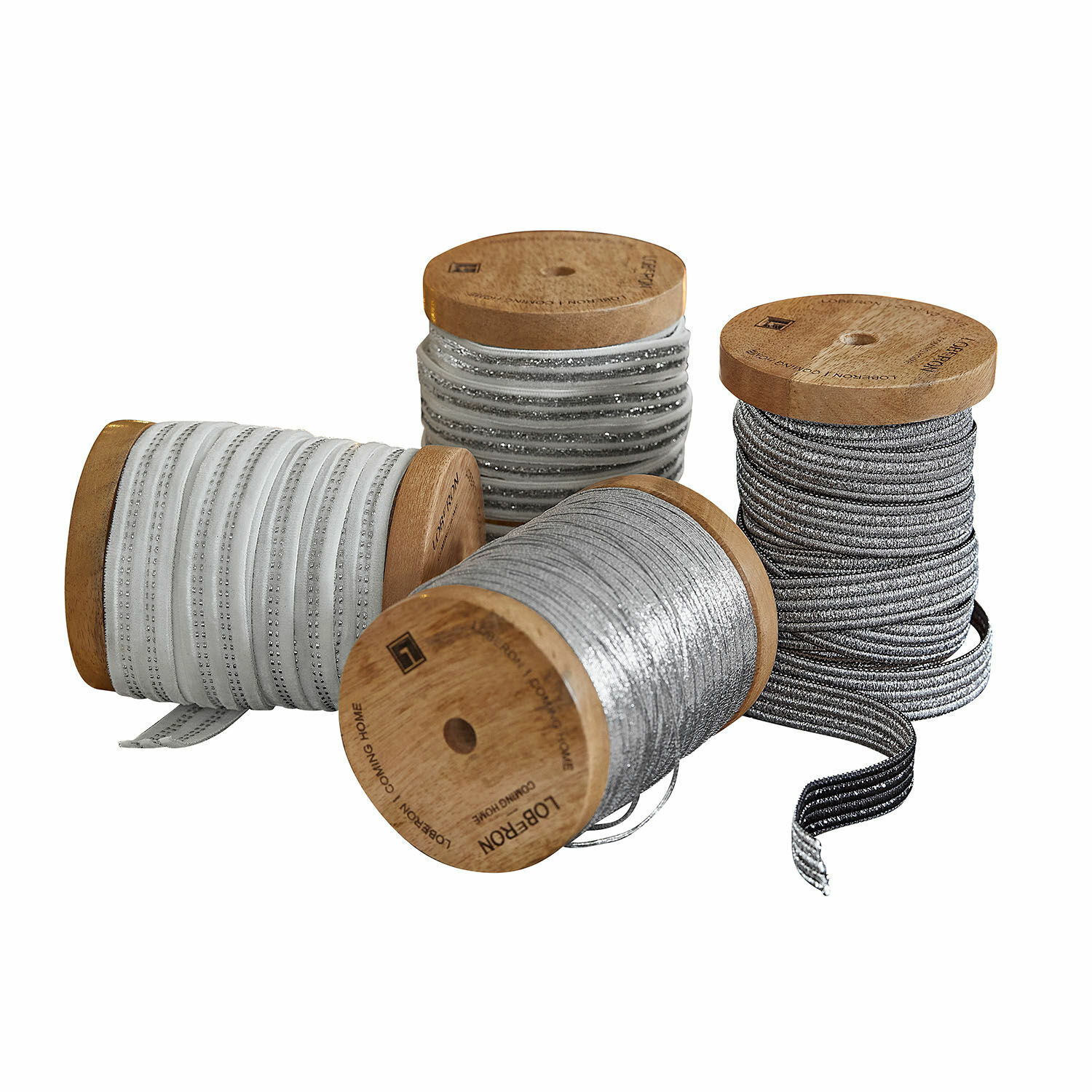 Lot de 4 bobines de ruban Arceno Quatre bobines en bois avec rubans décoratifs argentés et blancs pour travaux manuels