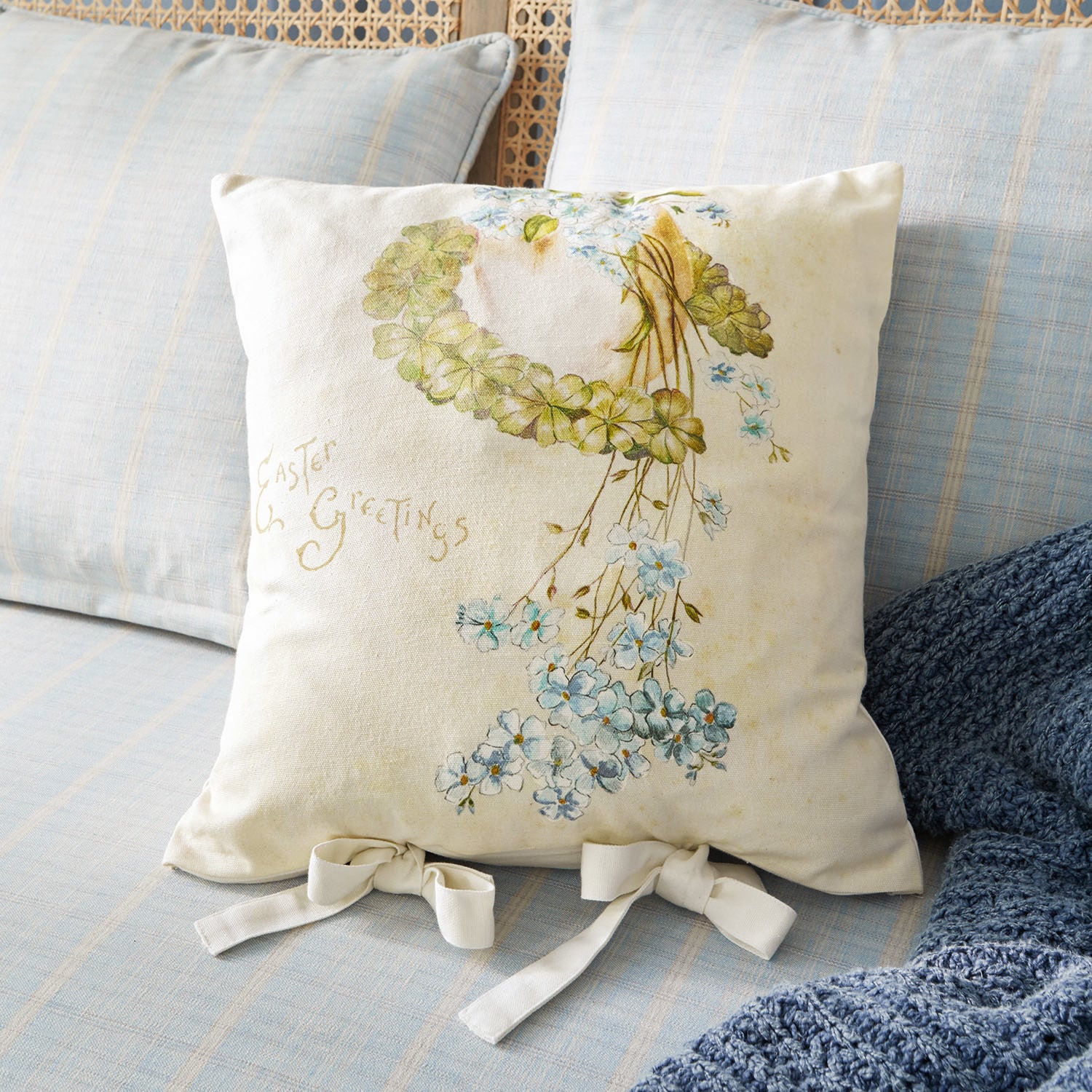Coussin décoratif en coton crème avec impression florale et nœuds décoratifs