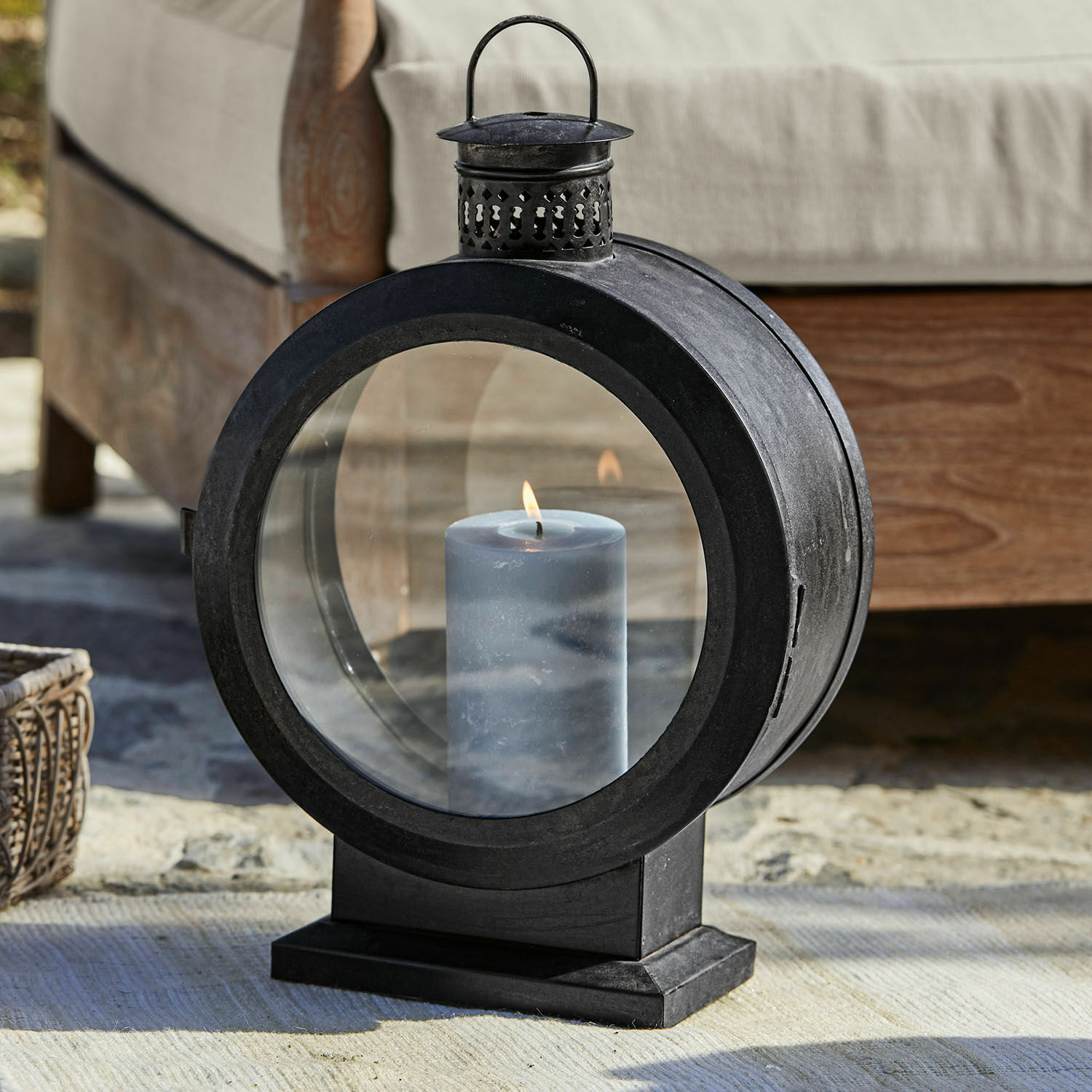 Lanterne Vers Lanterne noire en métal avec verre rond et bougie bleue, décoration extérieure pour terrasse