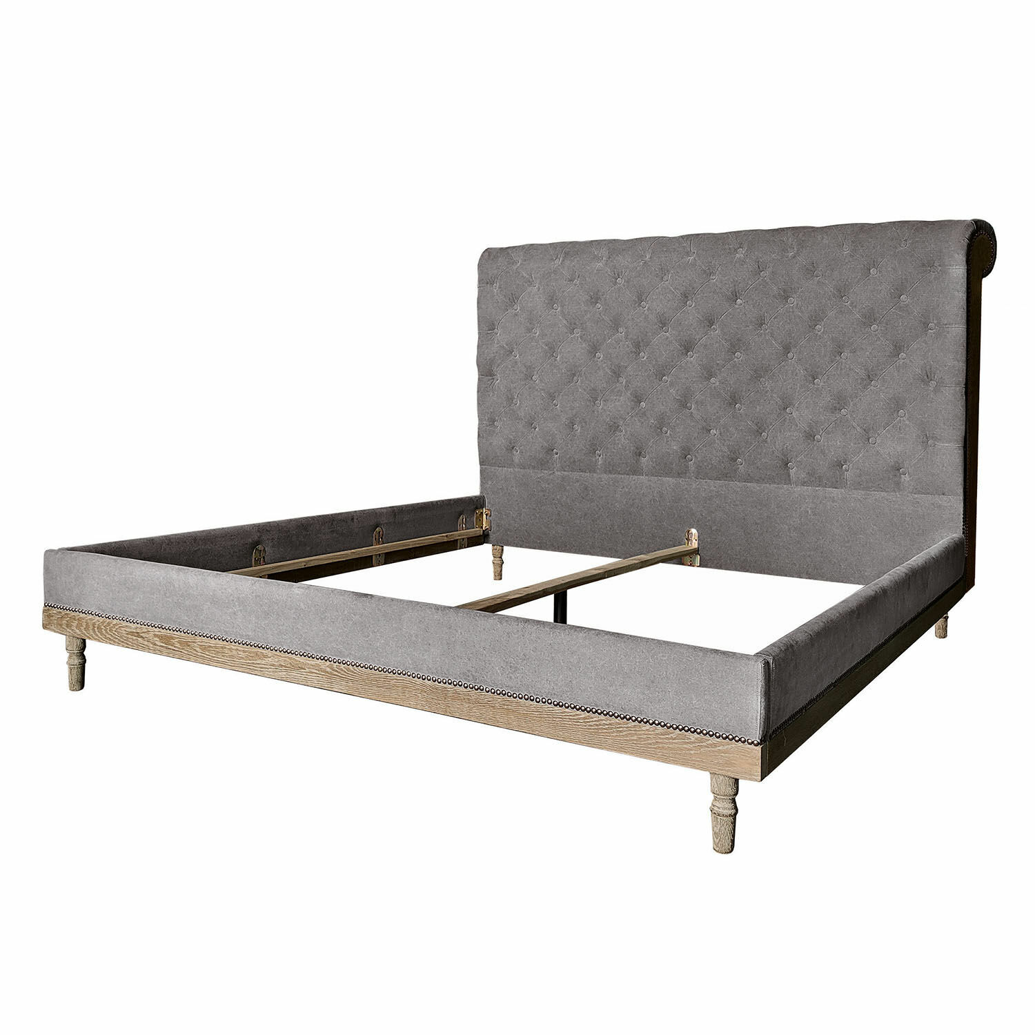 Gestoffeerd bed in antiekgrijs met doorgestikte rugleuning en houten frame