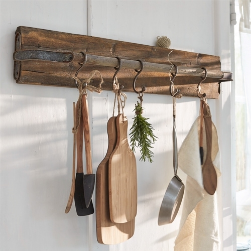 Patères et étagères murales