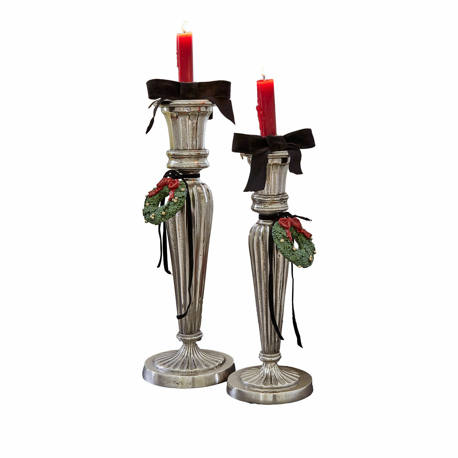 Lot de 2 bougeoirs Zahfira Paire de bougeoirs argentés avec bougies rouges et couronnes décoratives sur rubans noirs, décoration de Noël