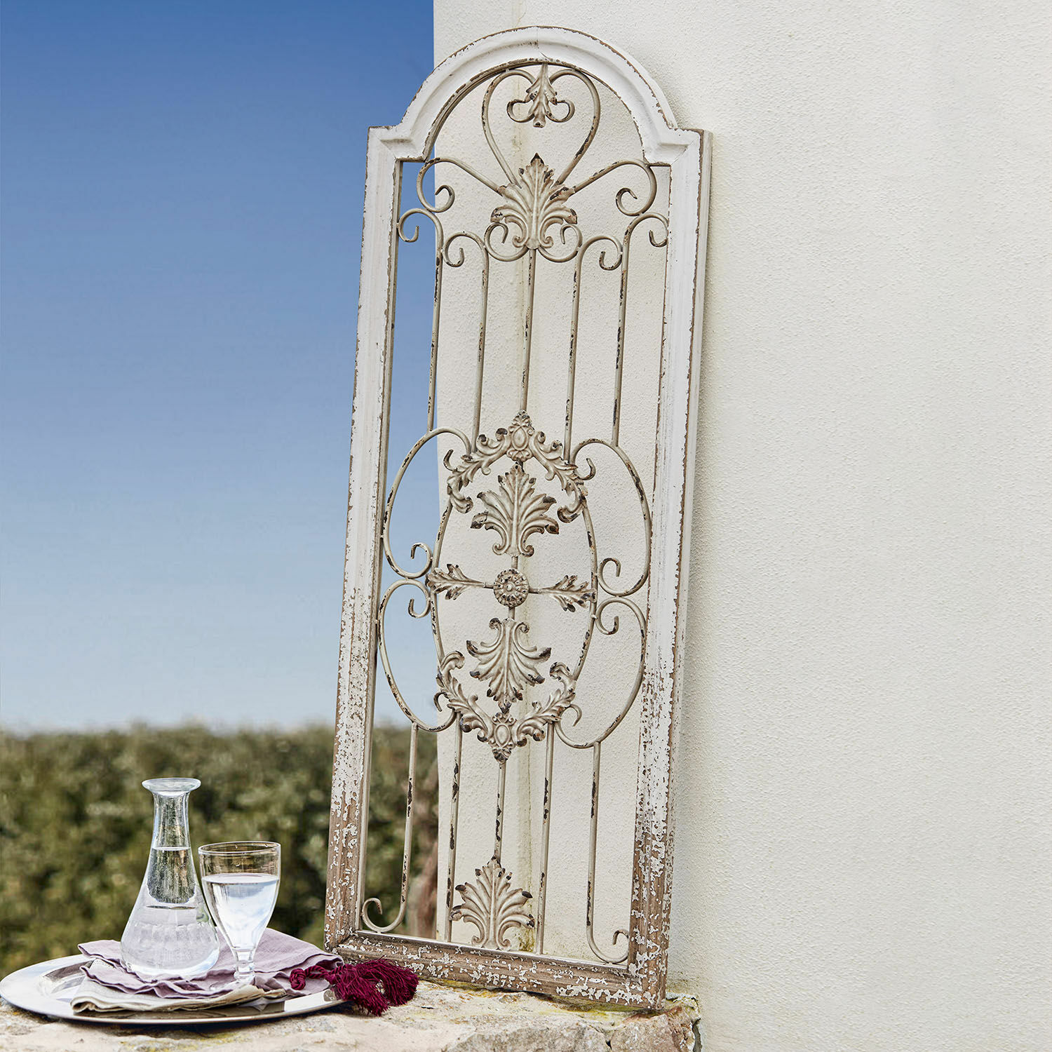 Sierpaneel Hallencourt Decoratieve metalen wandlijst in vintage stijl, wit met verweerde patina voor interieurdecoratie