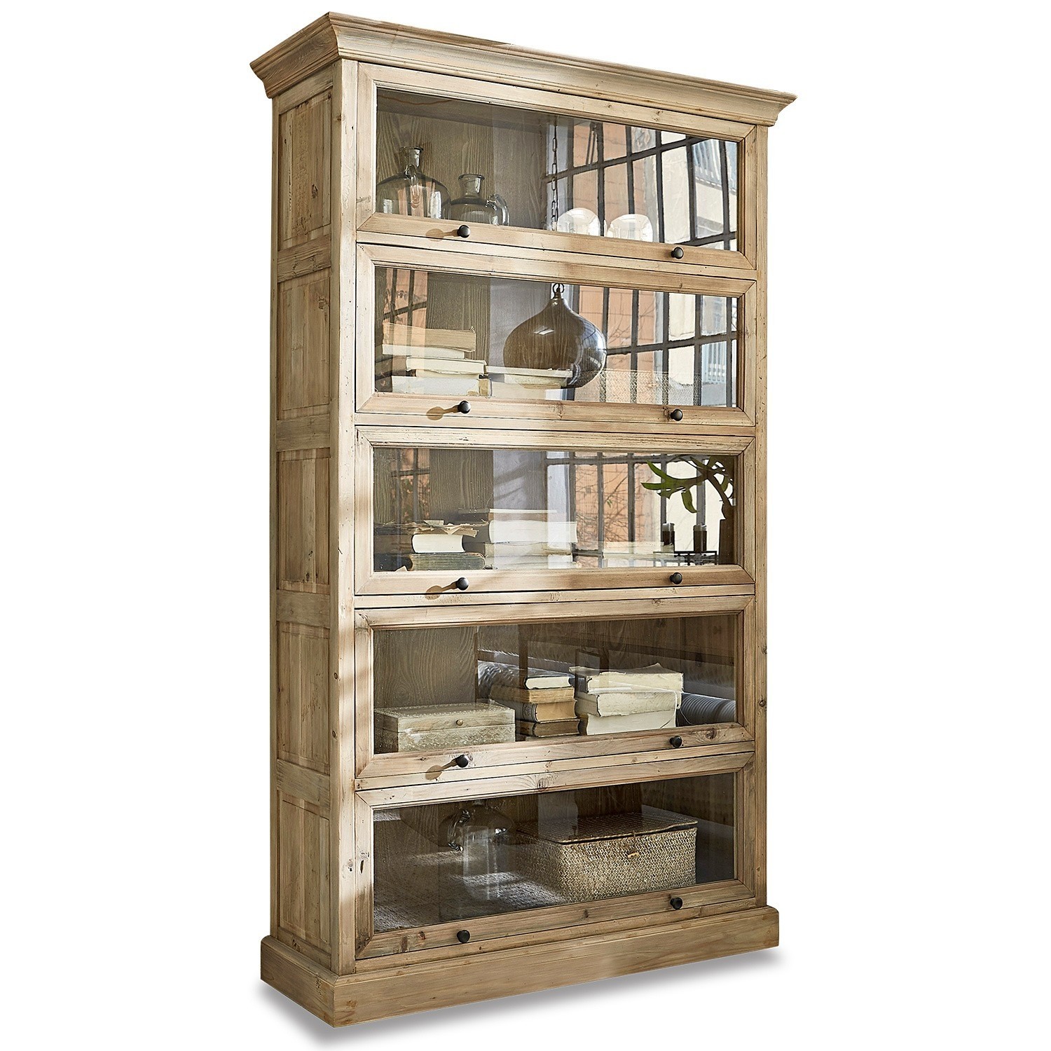antiekbruin Antiekbruine houten kast Stourbridge met glazen deuren en planken voor boeken en decoratie