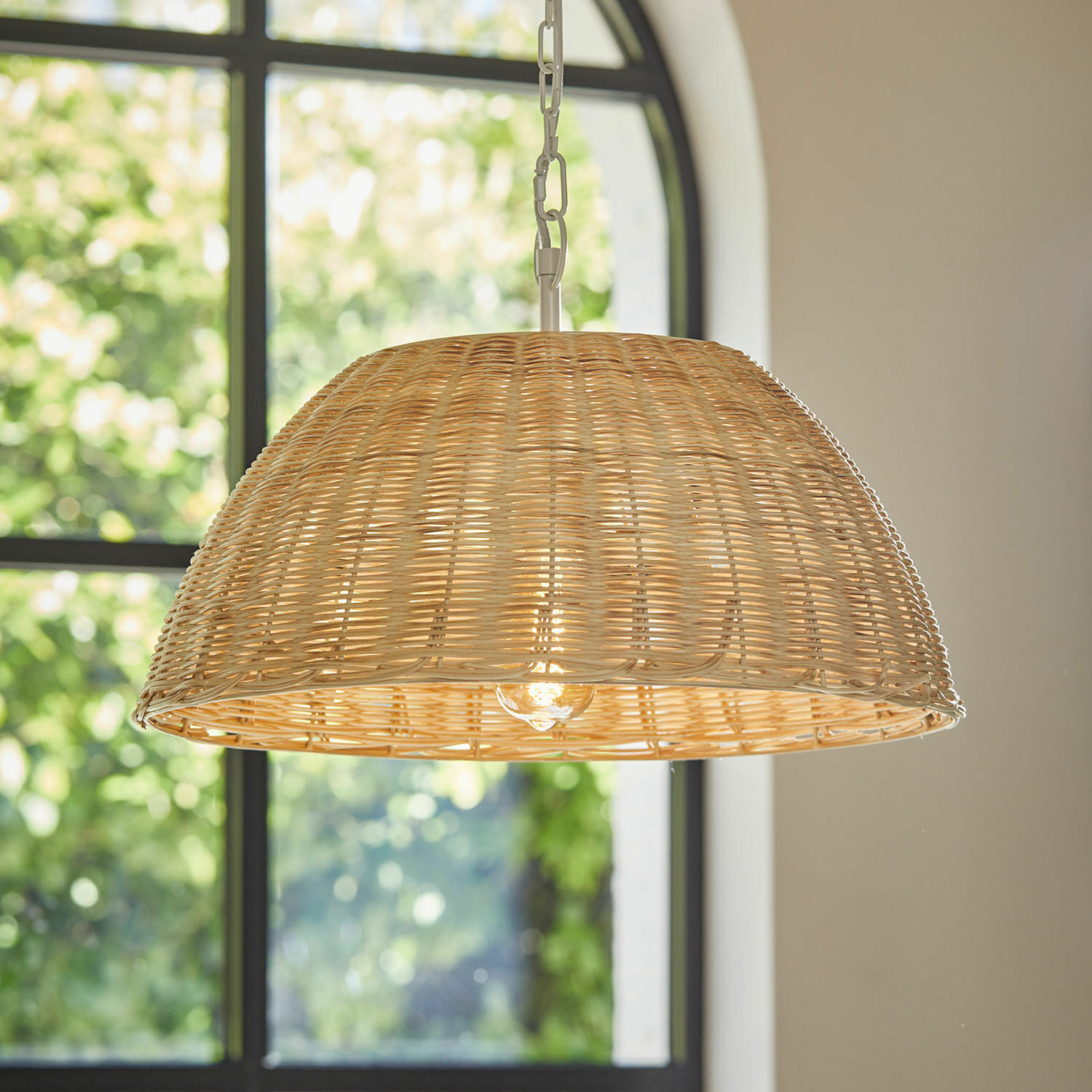 Suspension Santorano Suspension en rotin naturel, idéale pour un intérieur bohème et un éclairage écologique chaleureux