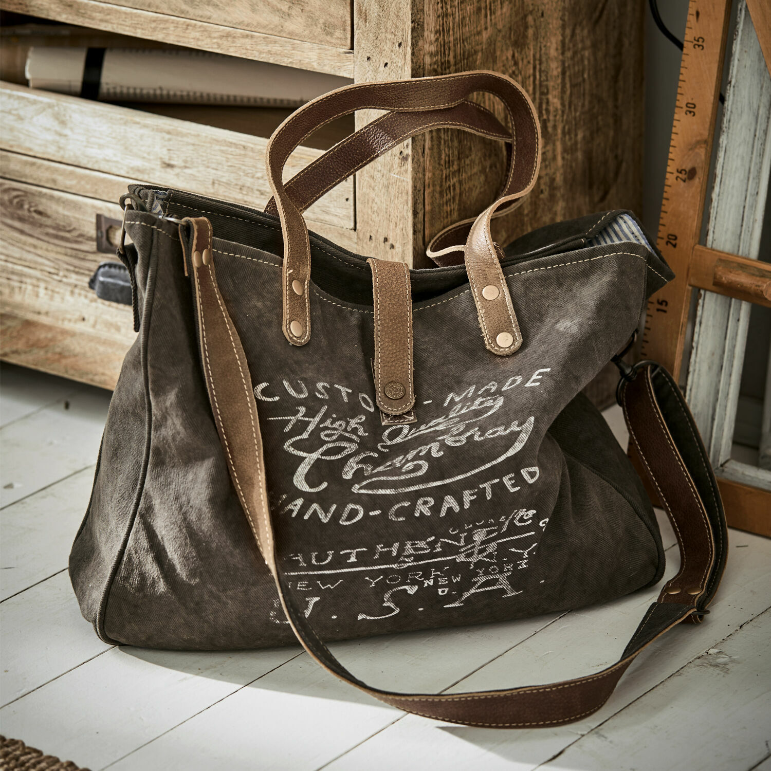 Tas Kamjenia Donkergrijze stoffen tas met bruine leren handvatten en vintage print voor dagelijks gebruik