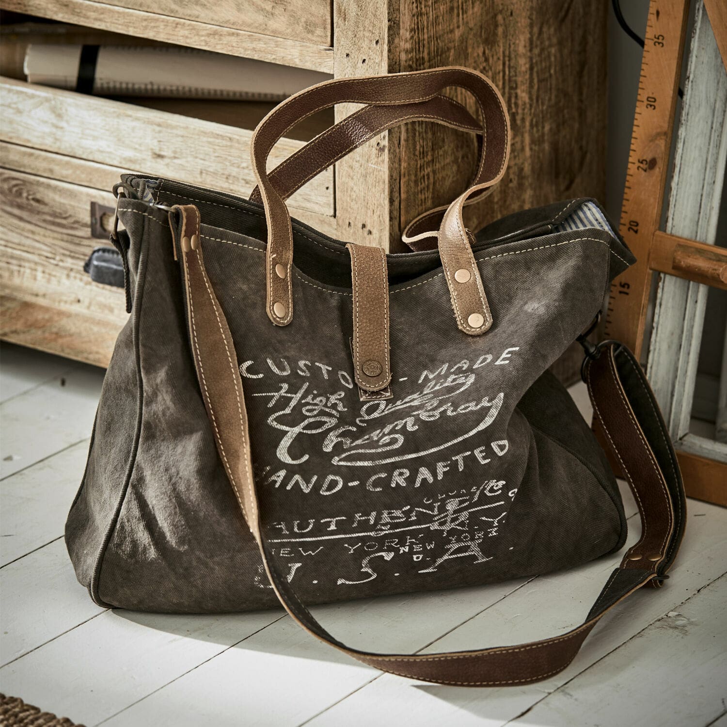 Tas Kamjenia Donkergrijze stoffen tas met bruine leren handvatten en vintage print voor dagelijks gebruik