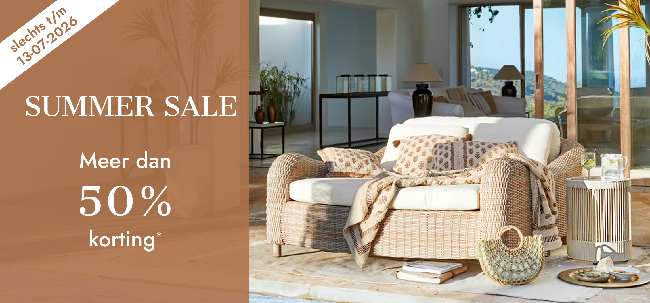 Zomeruitverkoop meer dan 50% korting op lichte rotan meubels en decoratieve accessoires