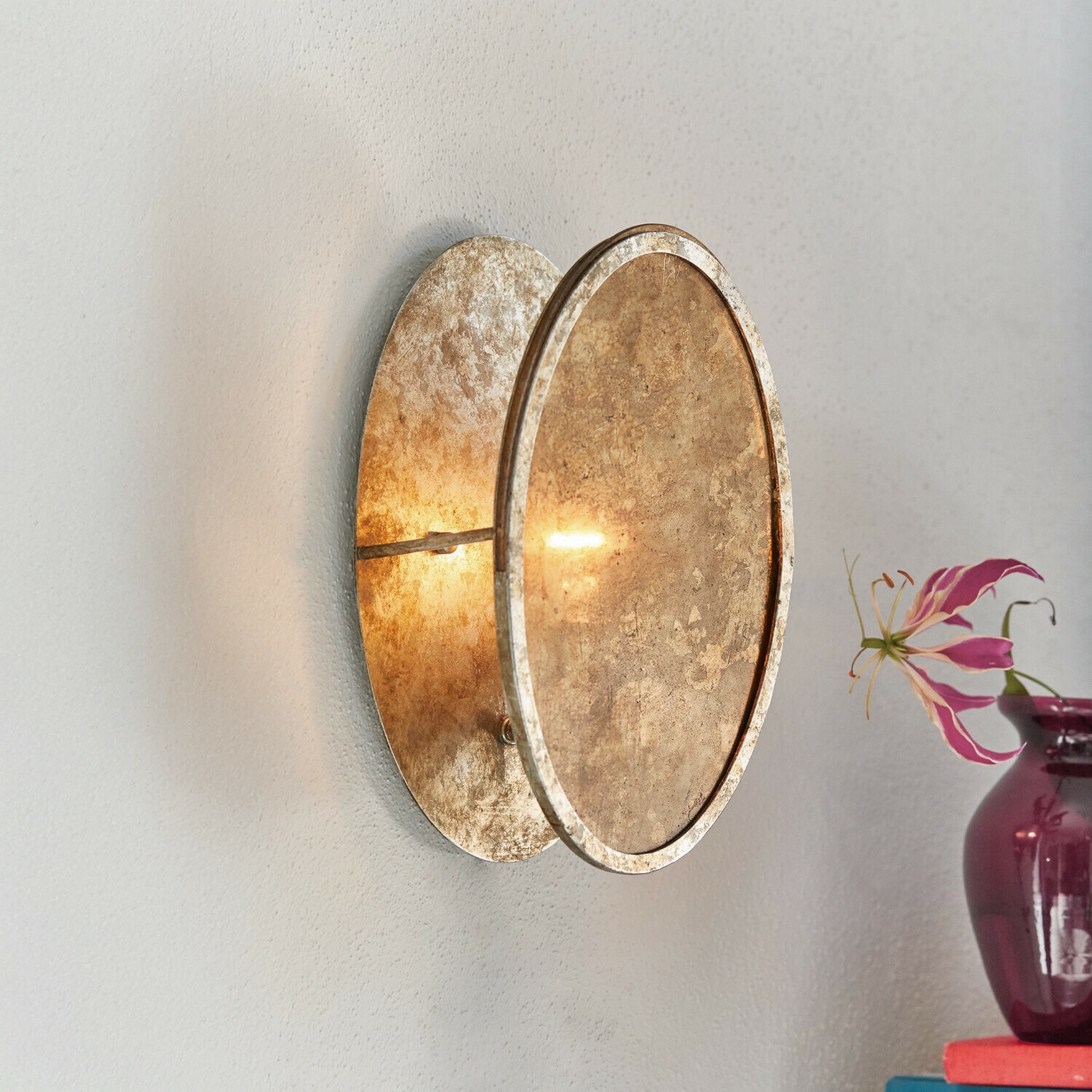 Wandlamp Crix Ronde wandlamp van antiek goudkleurig metaal, decoratieve woonkamerlamp