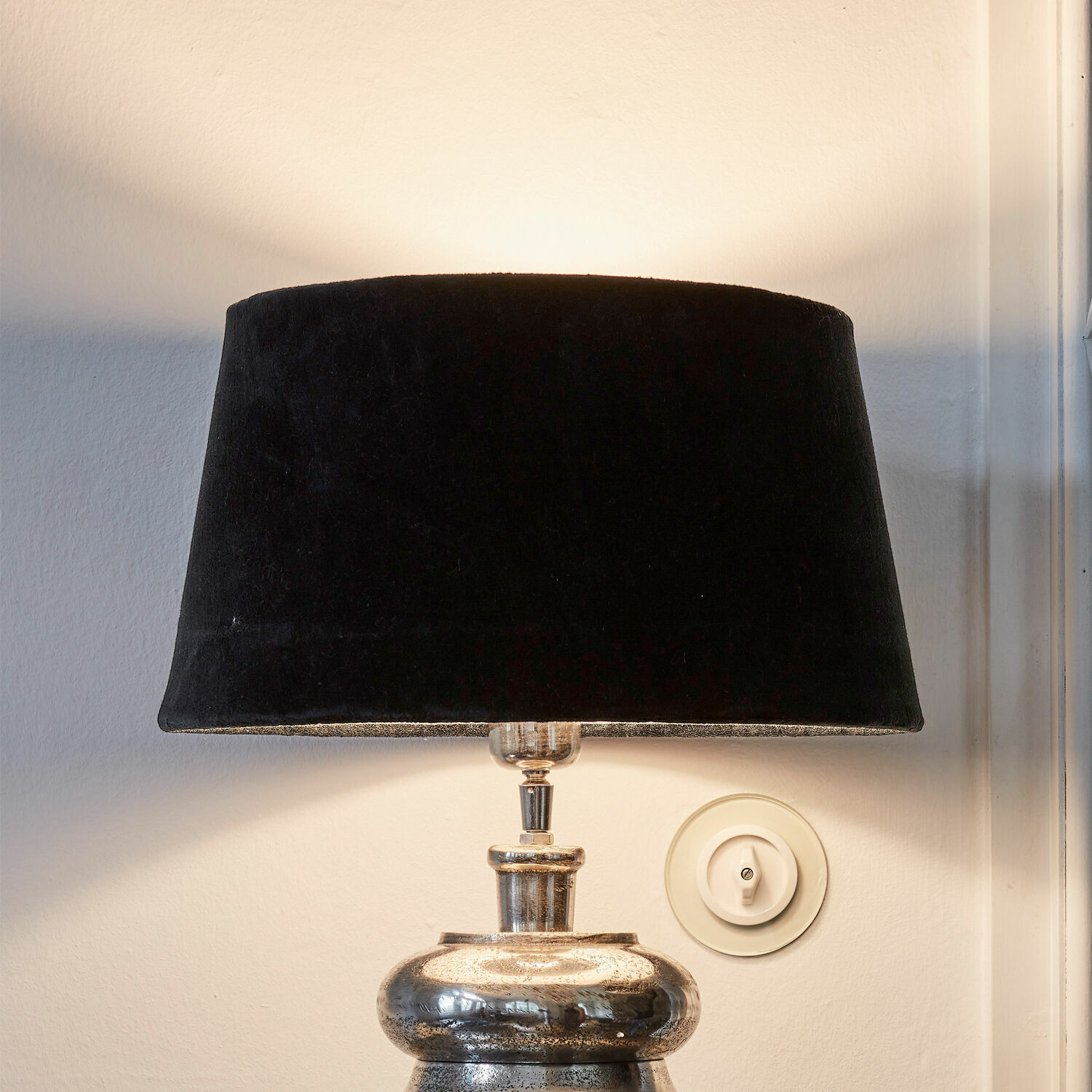 Abat-jour Anfor Lampe de table avec abat-jour en velours noir et base argentée, décoration élégante