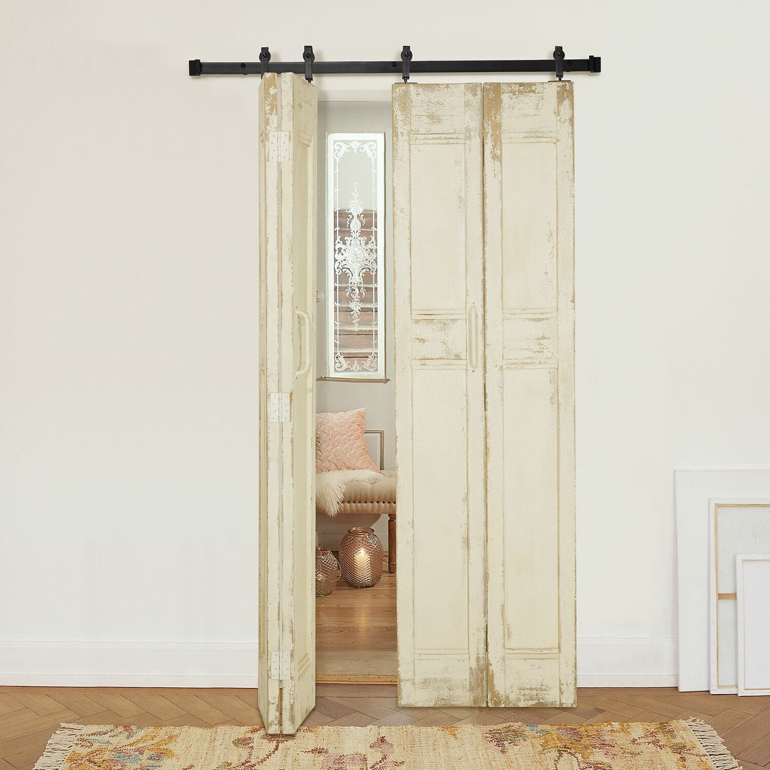 Vouwschuifdeur Auberisse Schuifdeur van crème hout met verweerde afwerking voor een vintage interieur