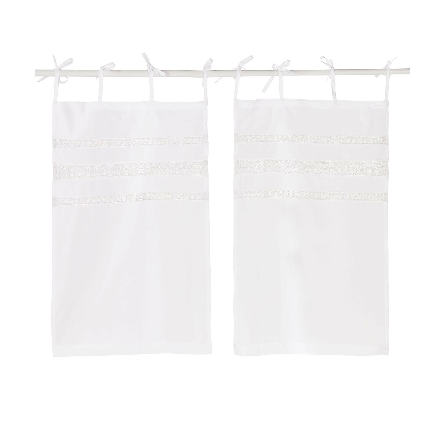 Vitrage set van 2 Aibre Set van twee witte katoenen gordijnen met decoratieve kanten banden en striklinten om op te hangen