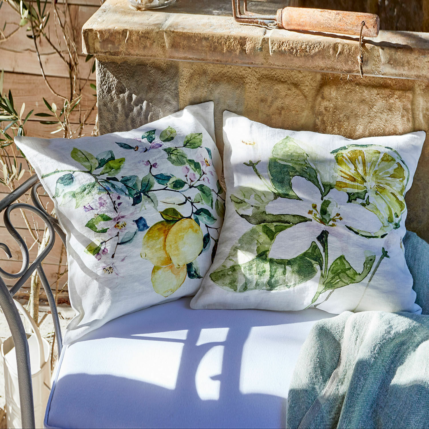 Lot de 2 housses de coussins Nelina Coussins en lin décoratifs avec imprimé citron et feuilles sur fond blanc pour jardin