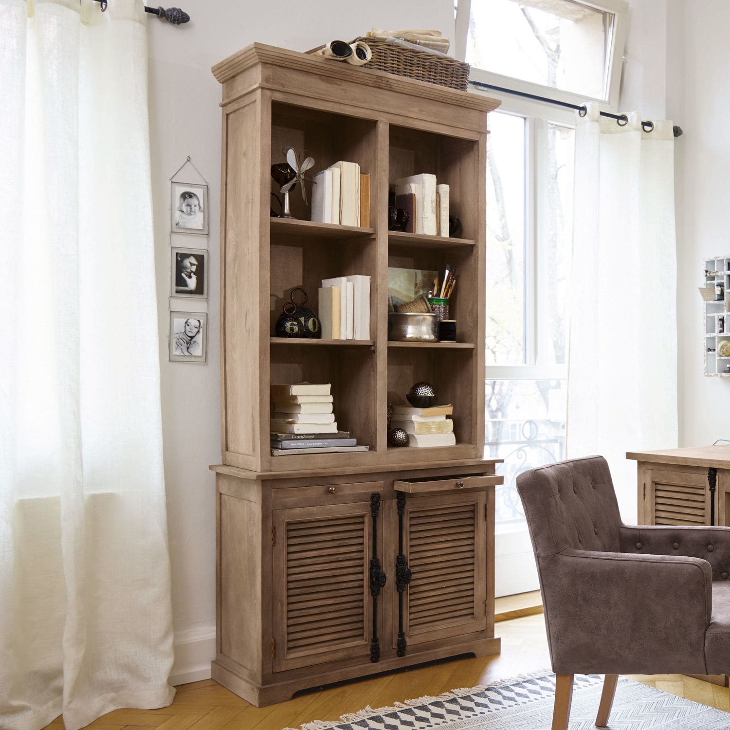 Kast Woodlawn Houten kast in natuurlijke kleur met planken en lades voor woonkamer of kantoor