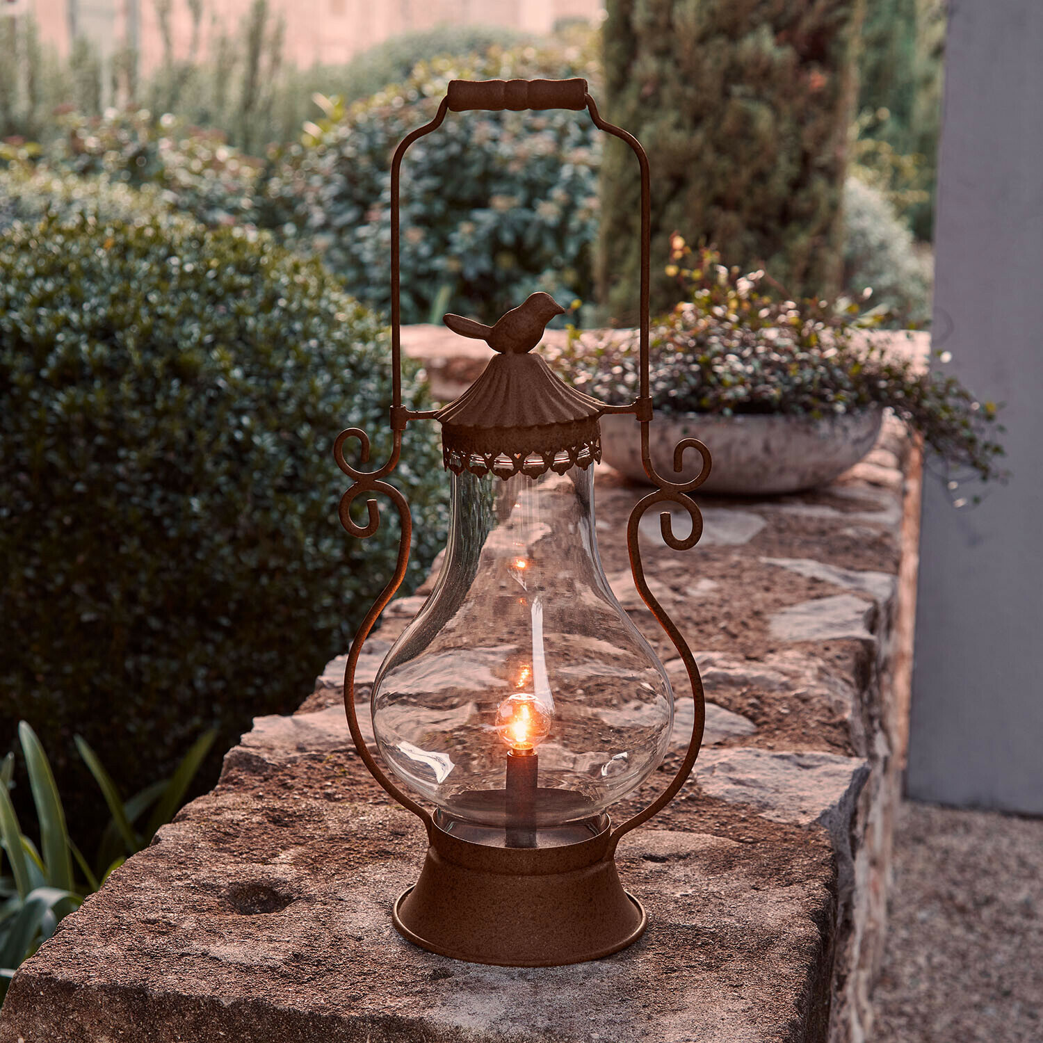 Lanterne LED Brisanne Lanterne de jardin en métal rouillé avec verre transparent et décoration oiseau, parfaite pour terrasse