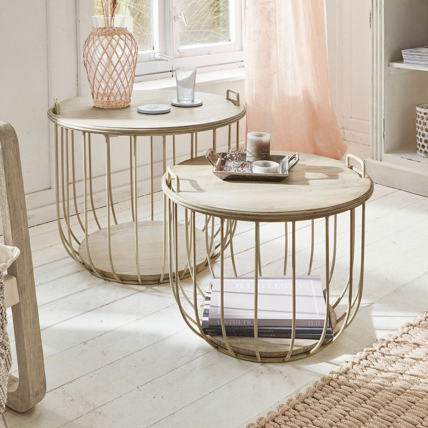 Salontafel set van 2 Lawson Twee ronde salontafels van licht hout en beige metalen frame voor woonkamer