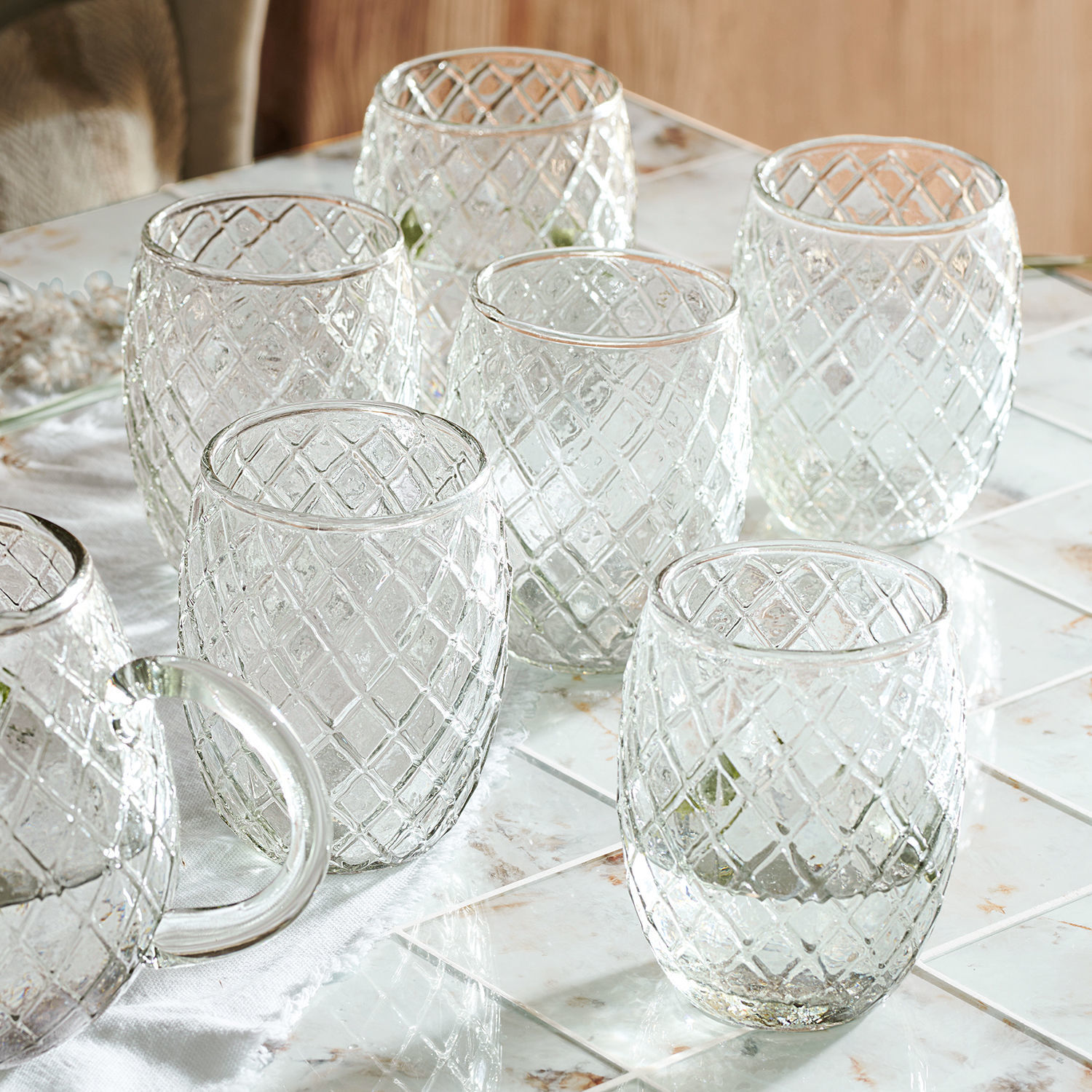Lot de 6 verres Corrofin Verres transparents à motif losange en relief sur un comptoir en marbre pour boissons