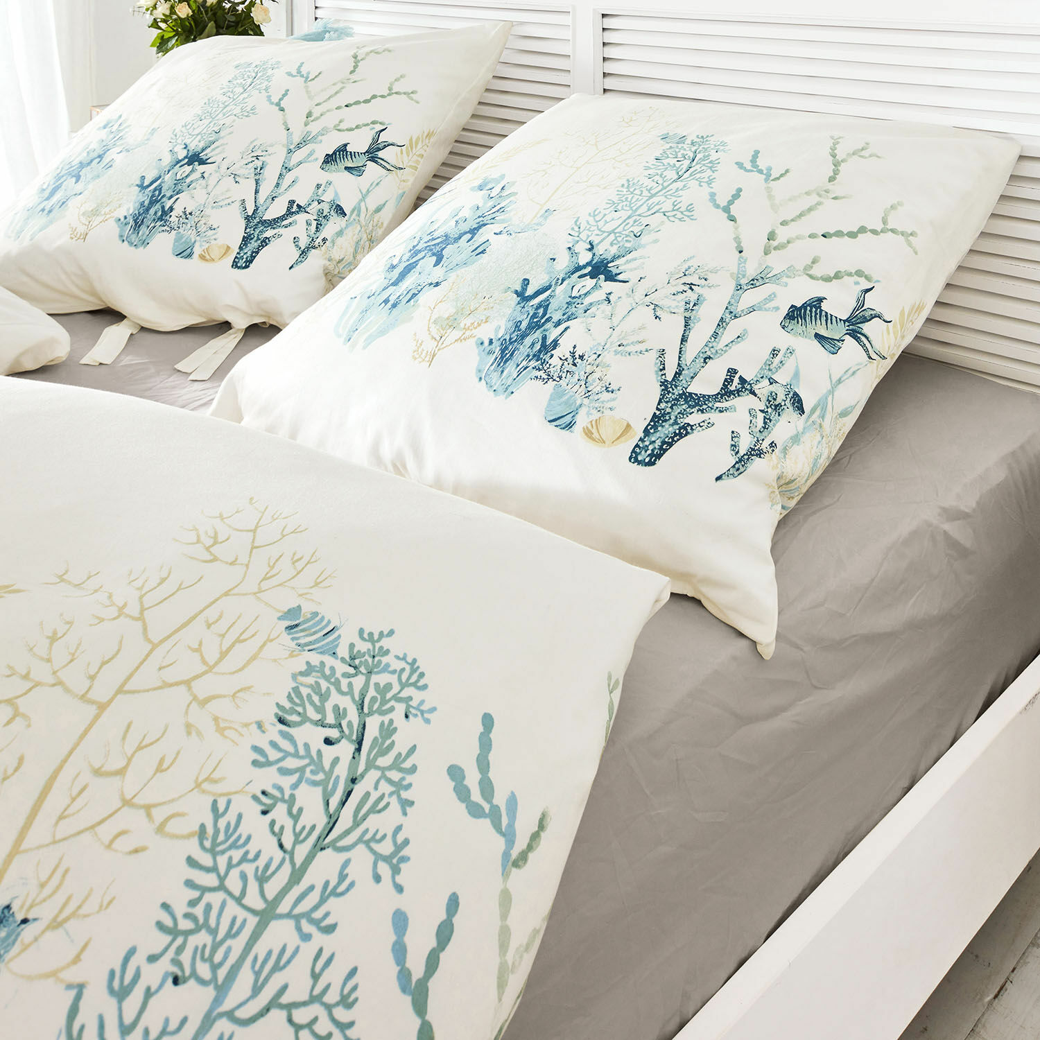 Dekbedovertrekset Grosmagny Katoenen beddengoed met maritieme motieven in blauw- en beigetinten op grijs hoeslaken