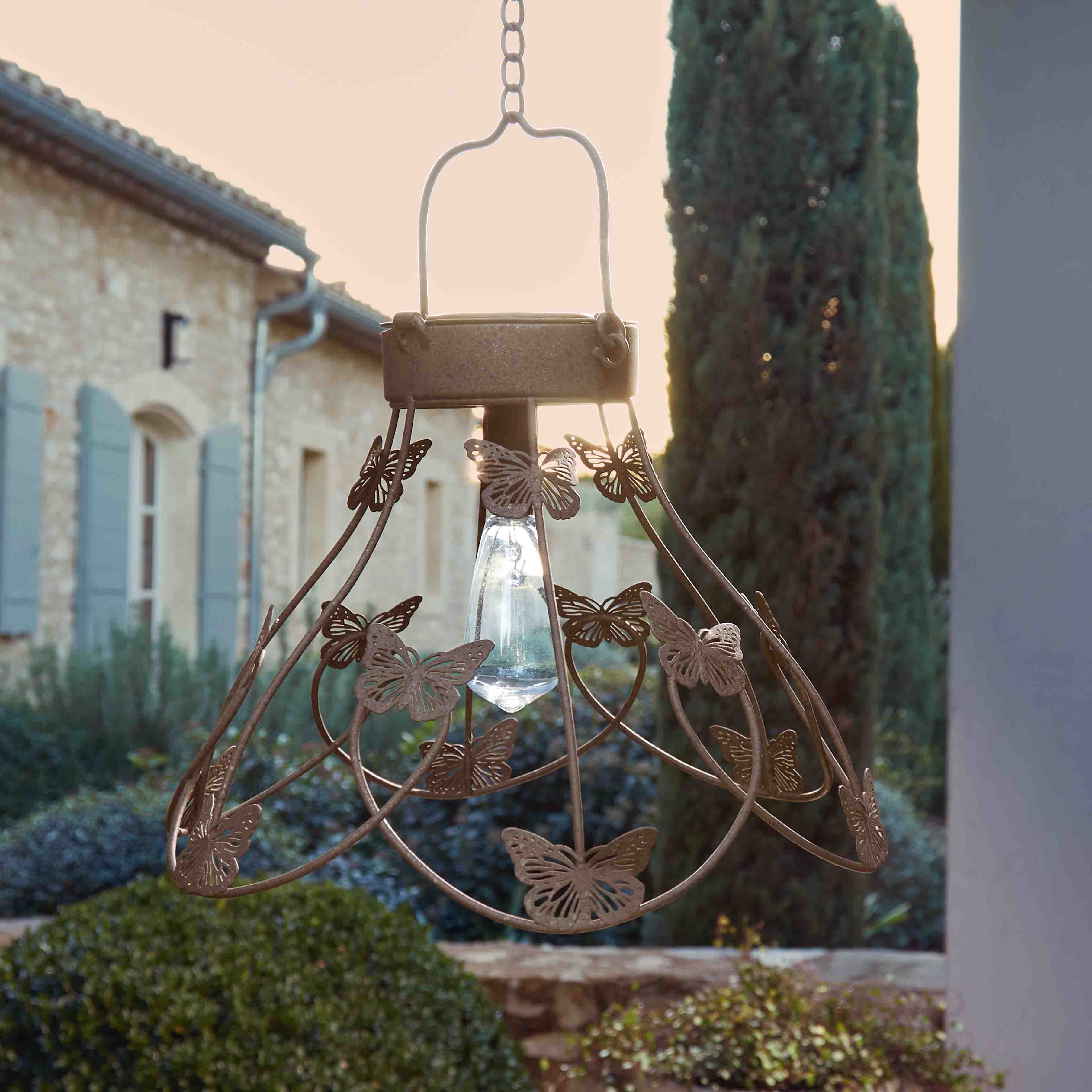 Hanglamp van roestig metaal met vlinders, decoratieve tuinlamp met LED-lamp