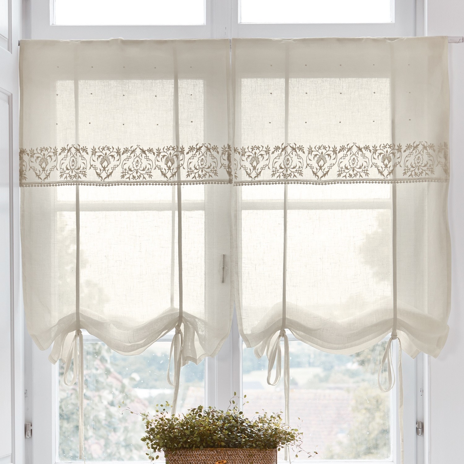 Brise-bise Darice Voilage beige en tissu léger avec broderie et liens, décoration de fenêtre élégante