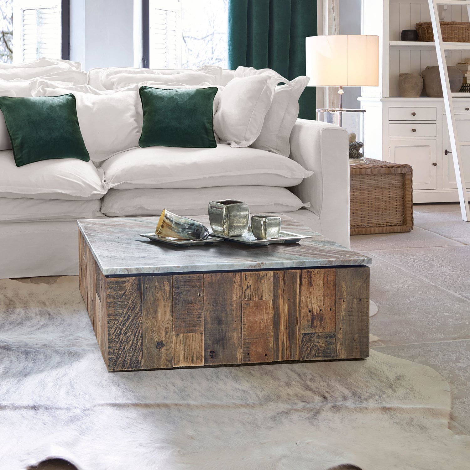 Tavolino Complemento Loberon Sartrouville, In Rattan Intrecciato Con Piano In Teak Massiccio, Altezza 50 Cm, Già Montato, Stile Boho