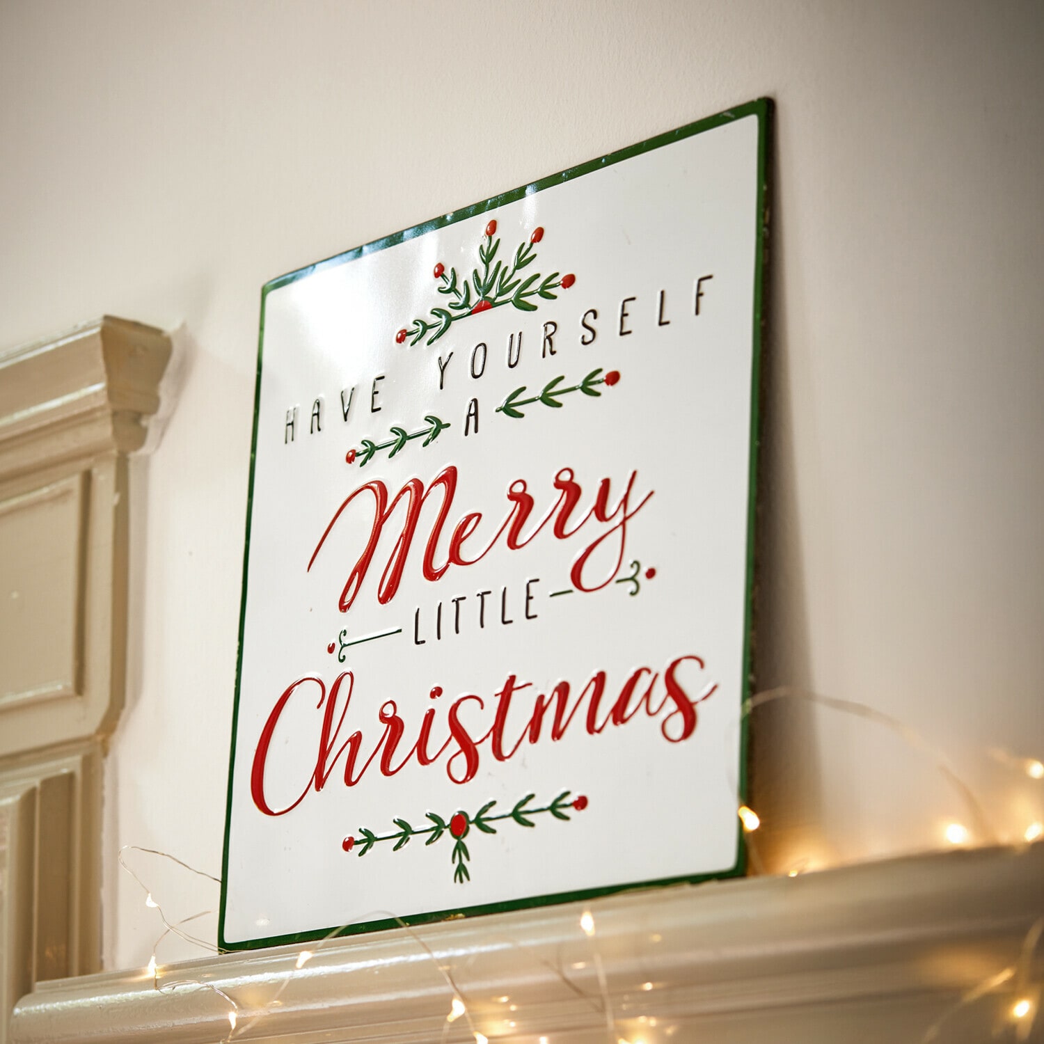 Decoboard Merry Merry Metalen wanddecoratie met Merry Christmas tekst in rood en groen op witte achtergrond, kerstthema