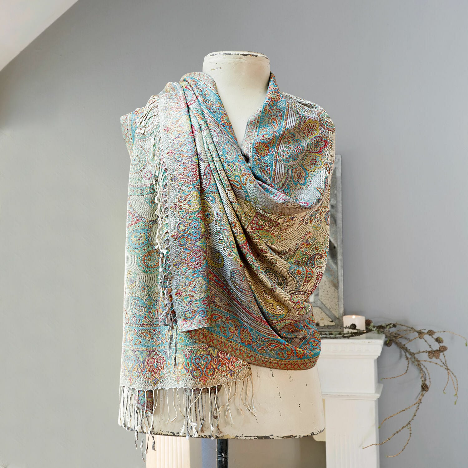 Sjaal Hillaby Kleurrijke paisley sjaal van zachte stof met franjes, modieuze accessoire