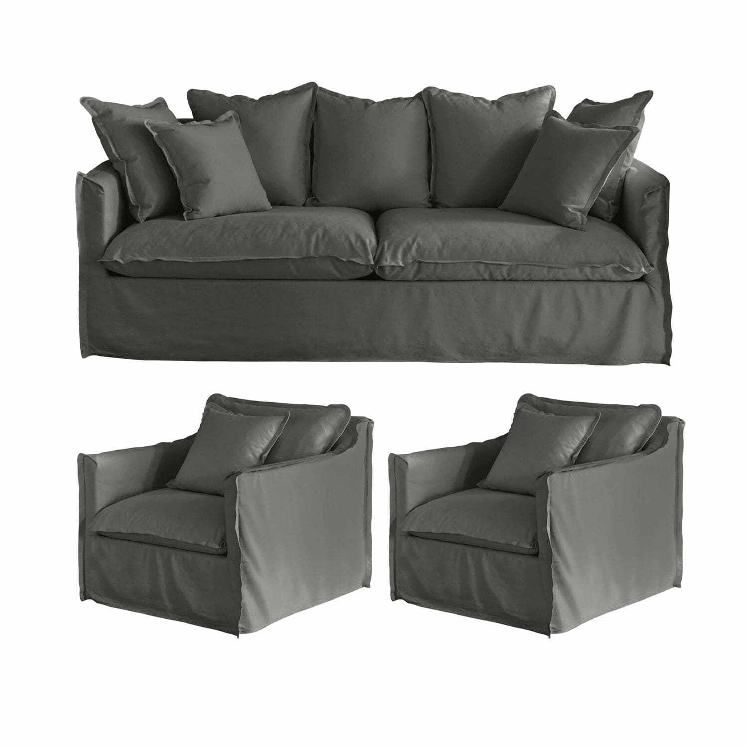 Grijze gestoffeerde zithoek met bank en twee fauteuils met zachte kussens voor woonkamer