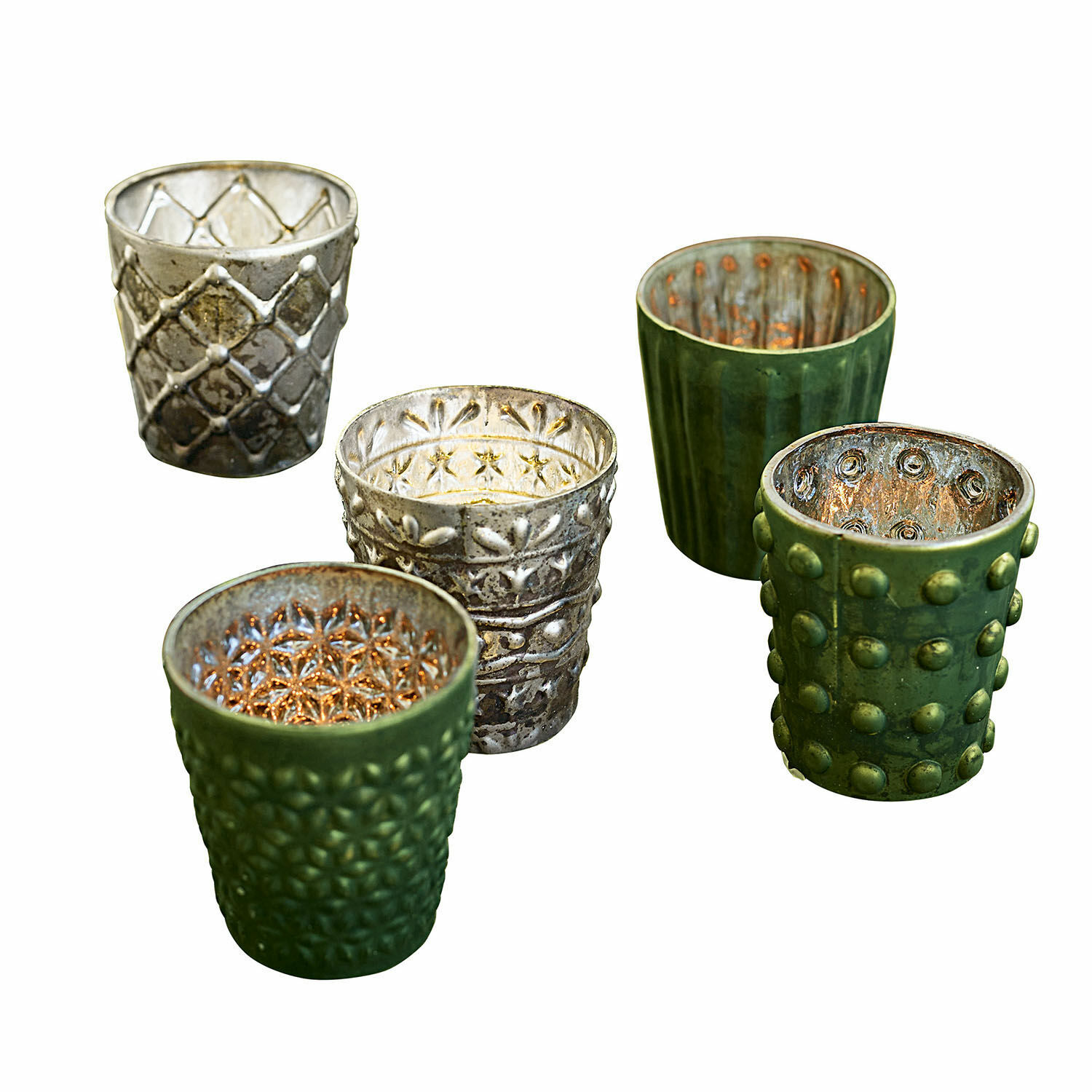 Lot de 5 photophores Morazan Ensemble de cinq photophores en verre vert et argenté avec texture, décoration intérieure élégante.