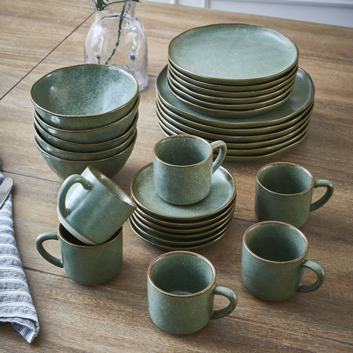 Servies set van 30 Biarré