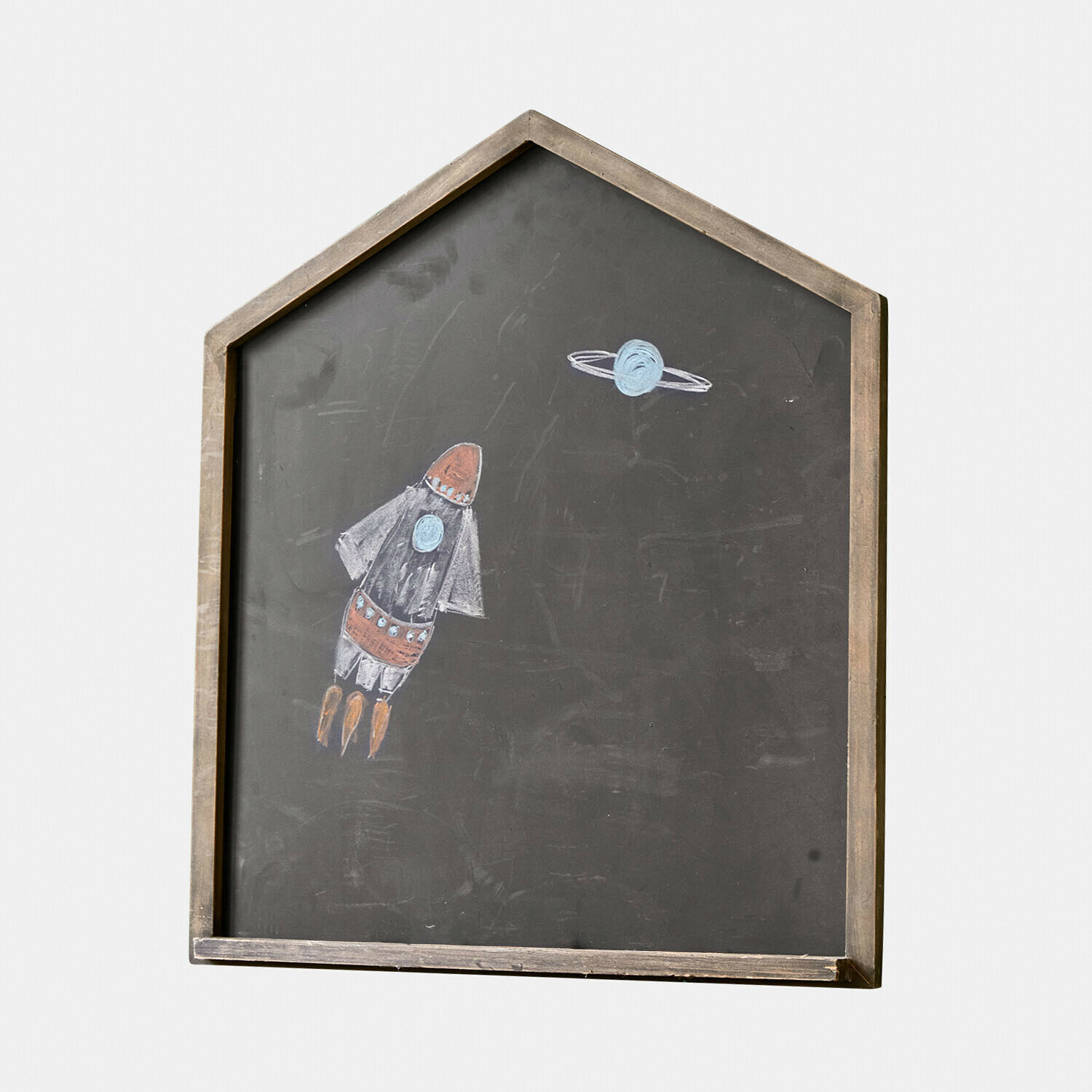 Krijtbord Oaklynne Schoolbord in huisvorm met houten lijst en tekening van raket en planeet