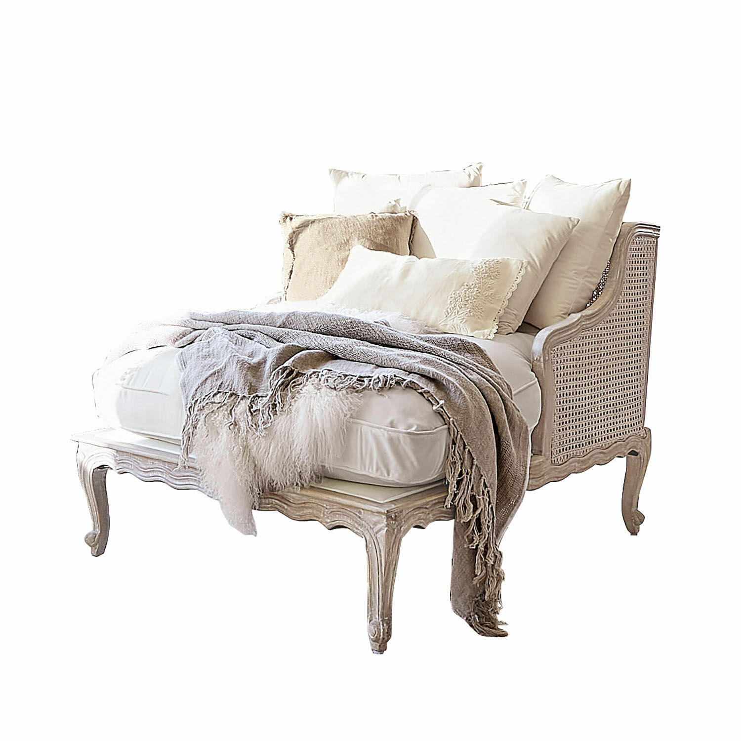 Chaise longue Dronne Elegante chaise longue van licht hout met gevlochten rugleuning, crèmekussens en grijze deken