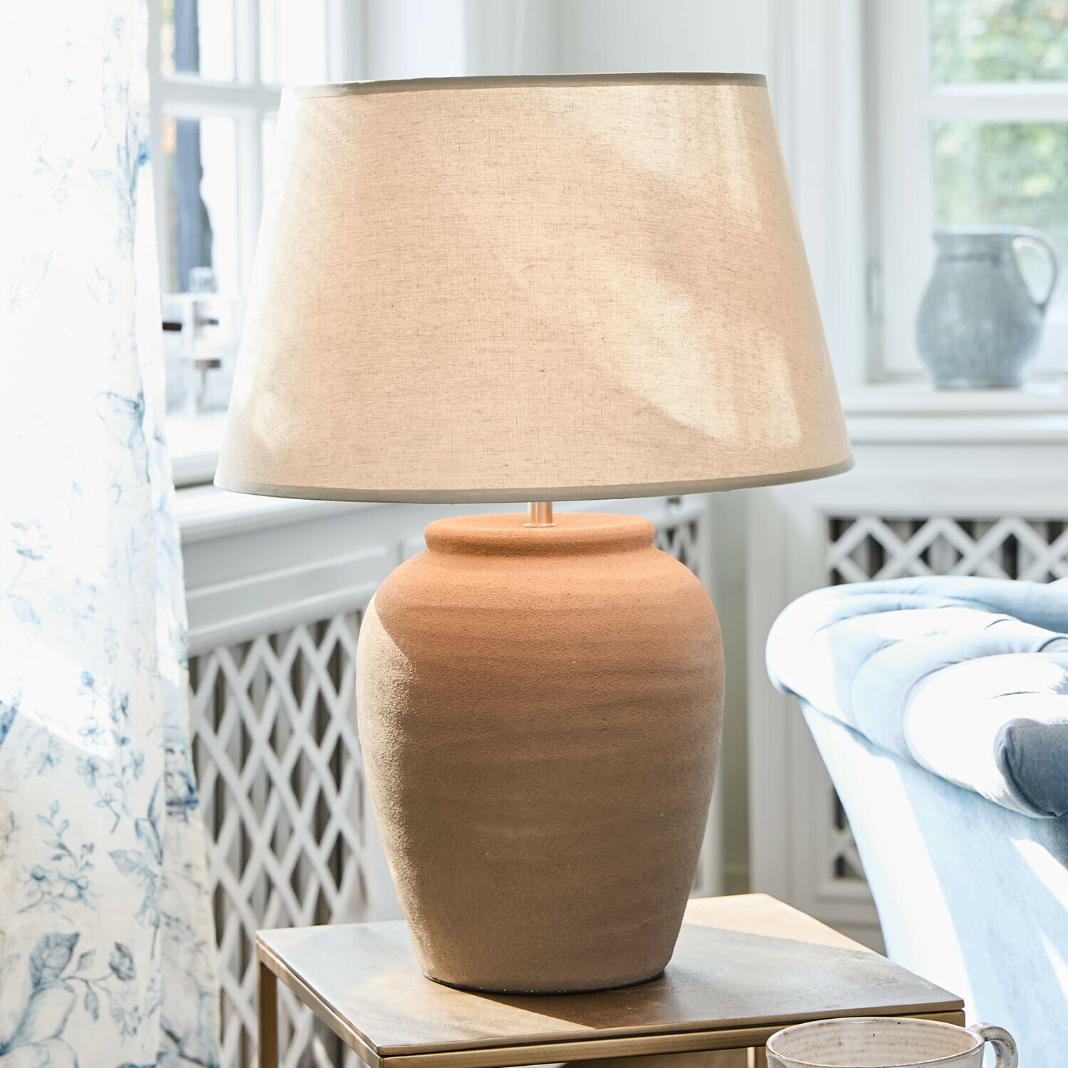 Tafellamp Terralunas Tafellamp van terracotta in beige met lichte kap, interieurdecoratie en verlichting