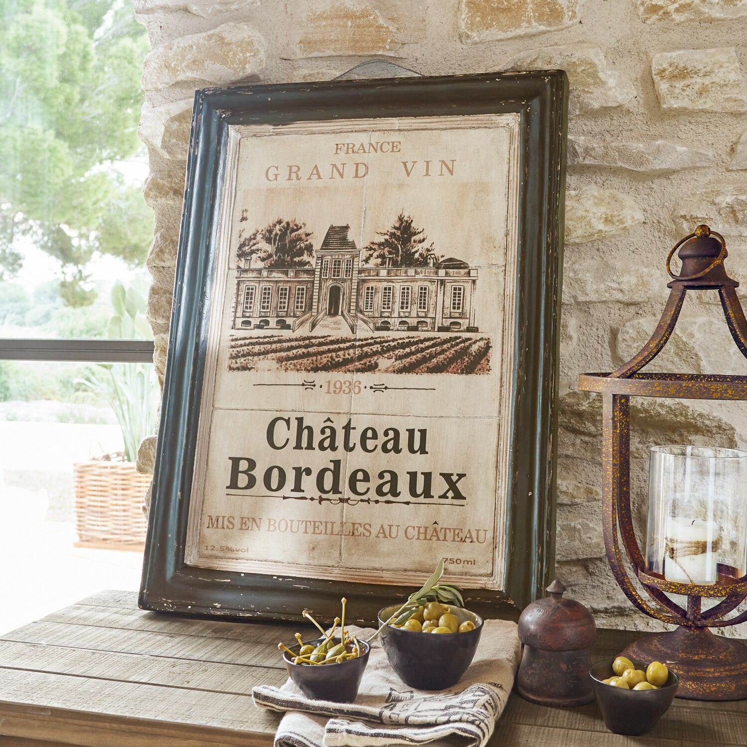 Cadre Château Bordeaux Tableau encadré noir avec motif Château Bordeaux sur fond beige, décoration murale vintage