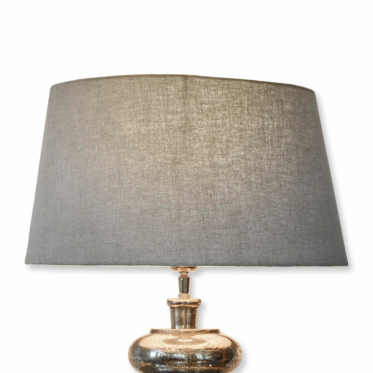 Abat-jour Boffas Lampe de table avec base en métal doré vieilli et abat-jour en lin gris, éclairage décoratif pour salon