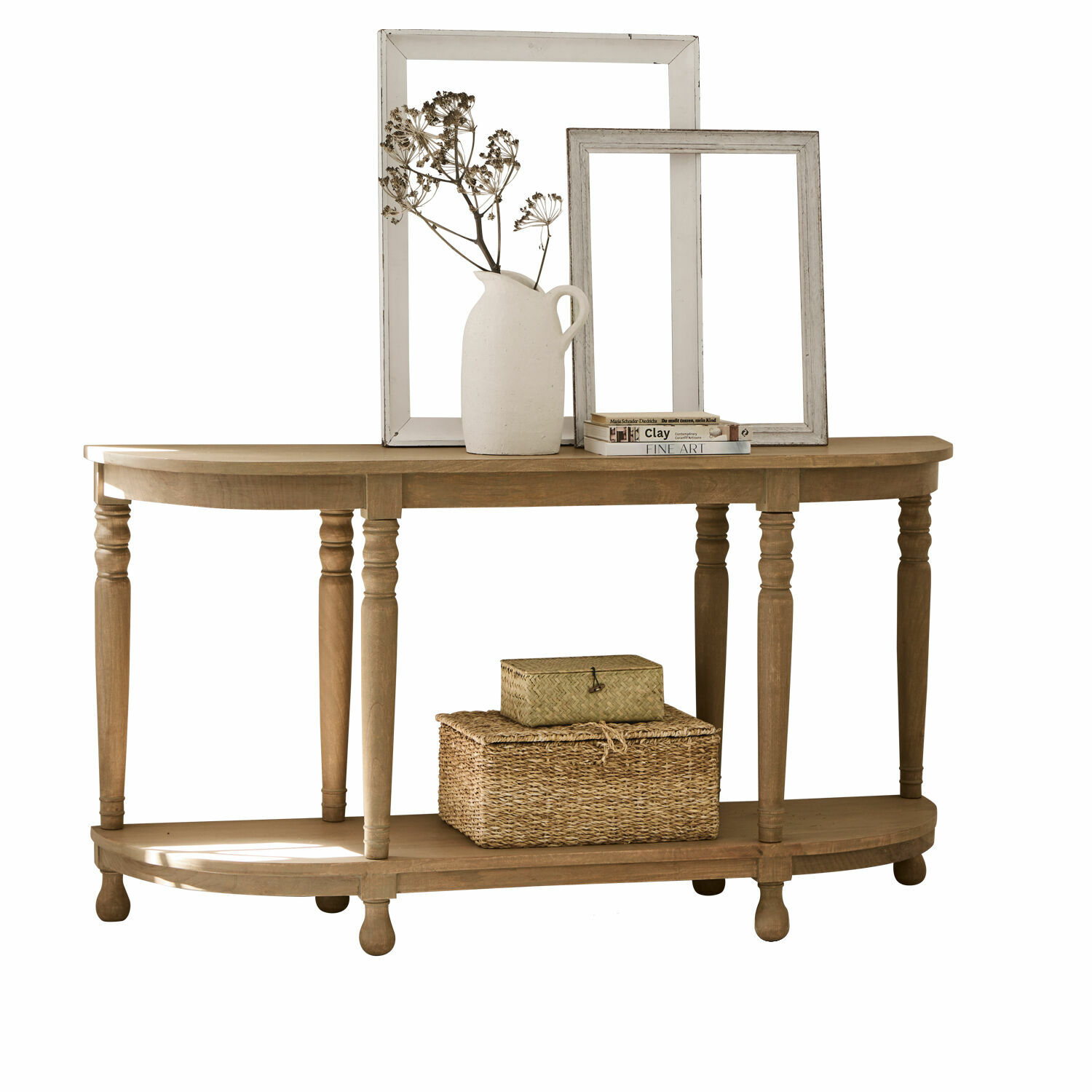 Console Brookdale Console en bois naturel avec étagère inférieure, décorations en osier et céramique blanche, meuble salon