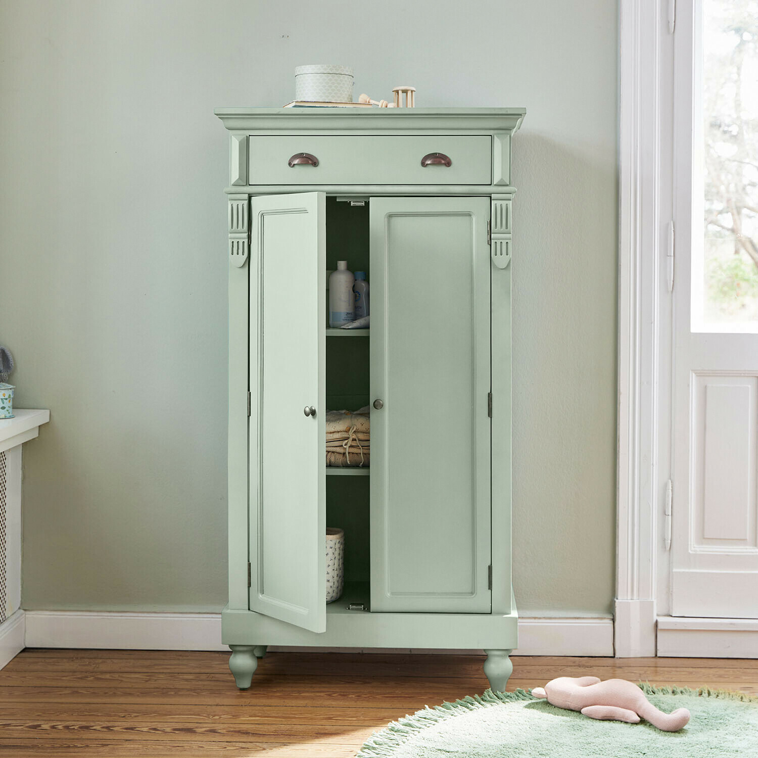 Kast Starino Mintgroene houten kast met lade en planken, vintage stijl, opbergruimte voor kinderkamer