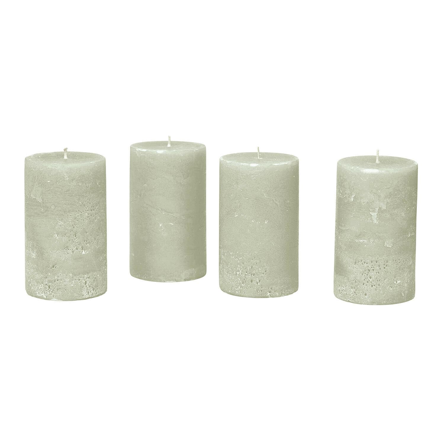 Lot de 4 bougies Braga Ensemble de quatre bougies cylindriques grises avec texture naturelle, décoration et ambiance relaxante
