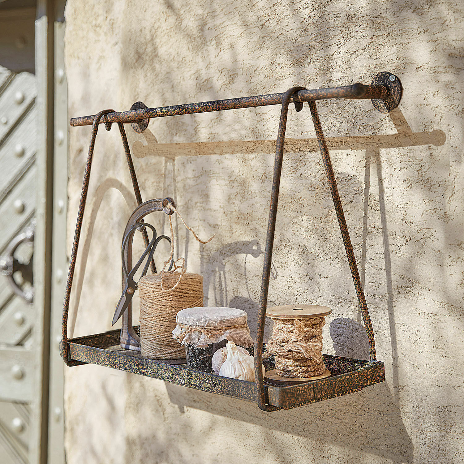 Wandrek Jaquesse Metalen wandplank in vintage stijl met gereedschap en touw voor opslag en decoratie