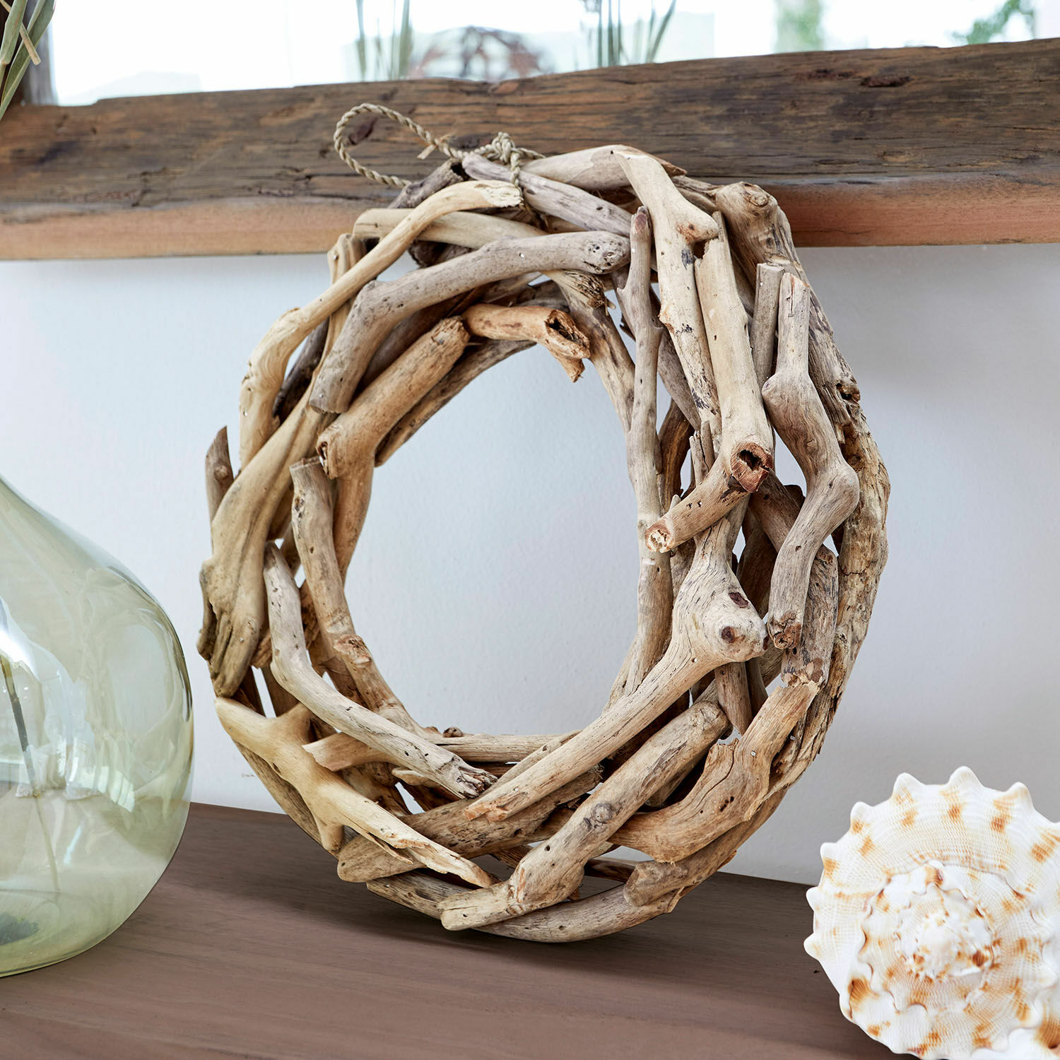 Krans Birdum Ronde krans van natuurlijk drijfhout op decoratieve tafel in rustieke stijl