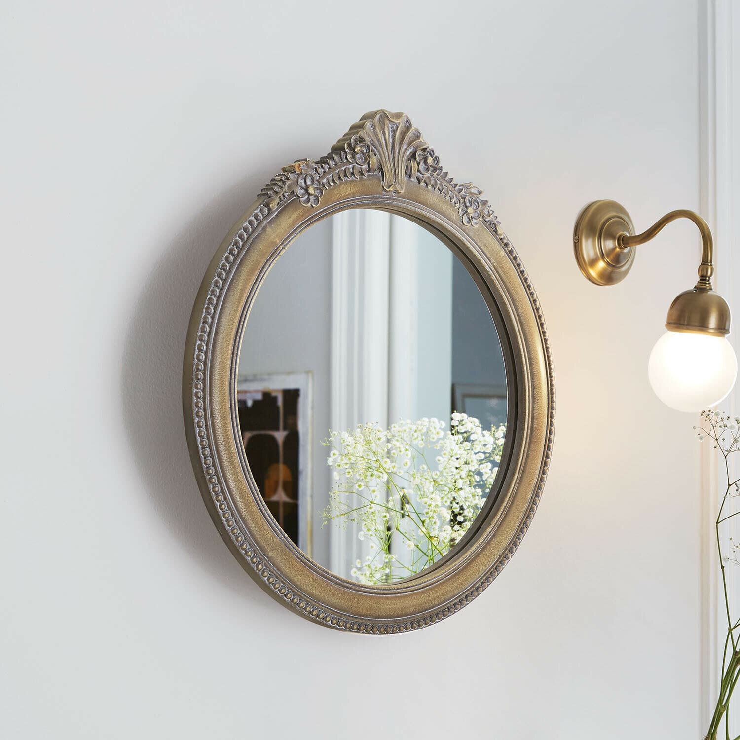 Spiegel Avelisse Ovaal spiegel met sierlijke lijst in antiek gouden kleur, decoratief vintage interieurstuk