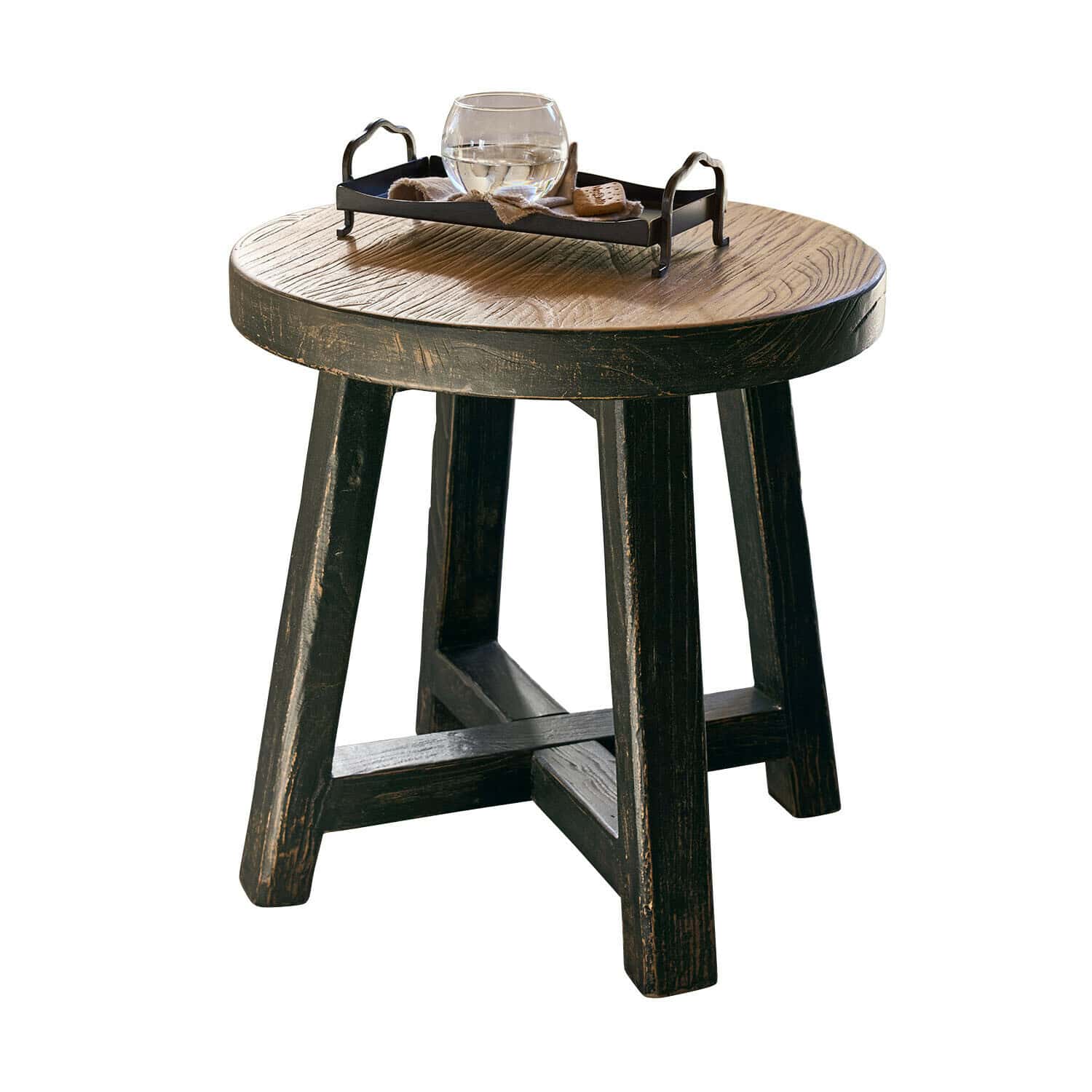 Bijzettafel Gorivel Ronde houten tafel in donkere kleur met rustiek blad en zwart dienblad met glas water