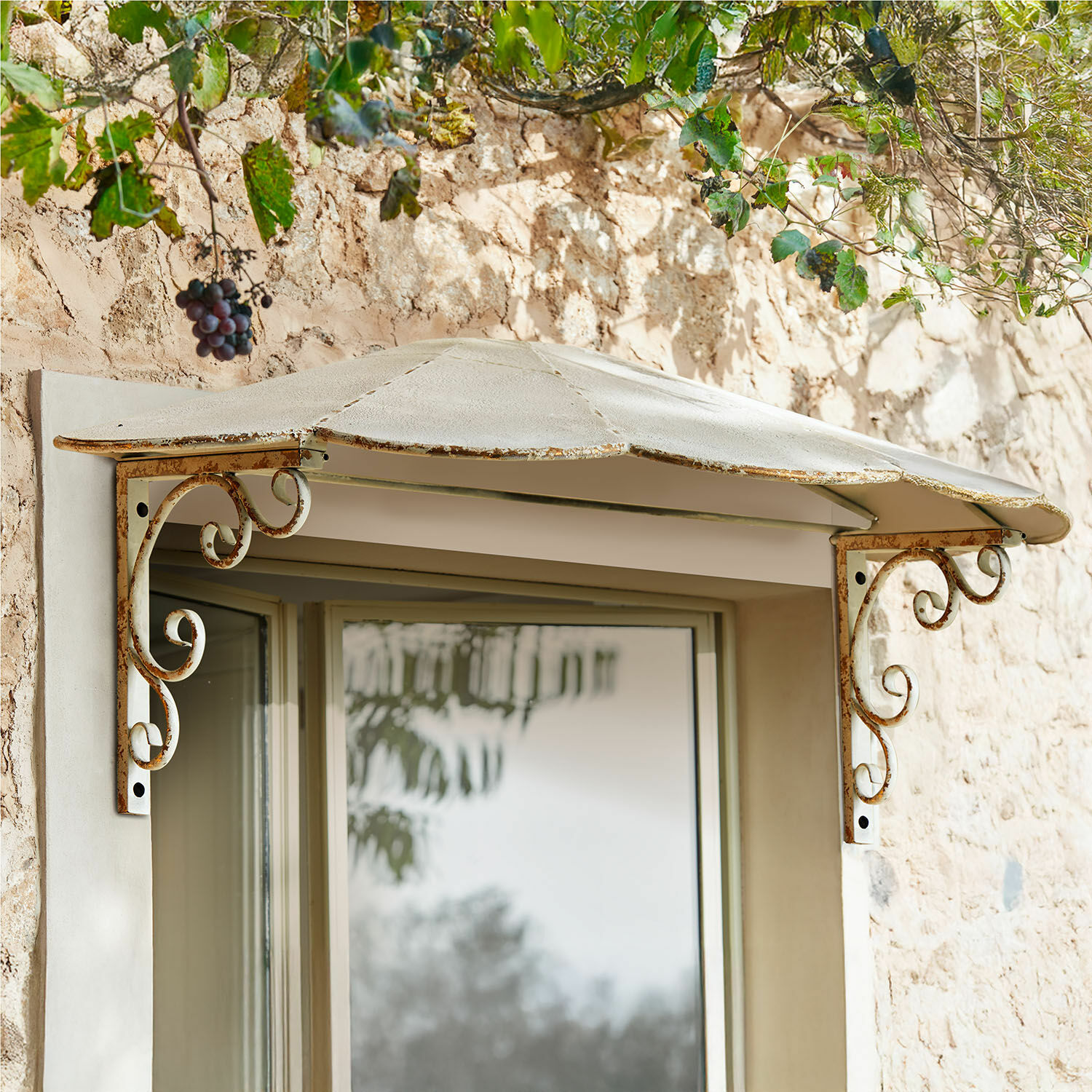 Auvent Goralen Auvent de fenêtre en métal crème avec supports décoratifs et effet vieilli pour façade rustique