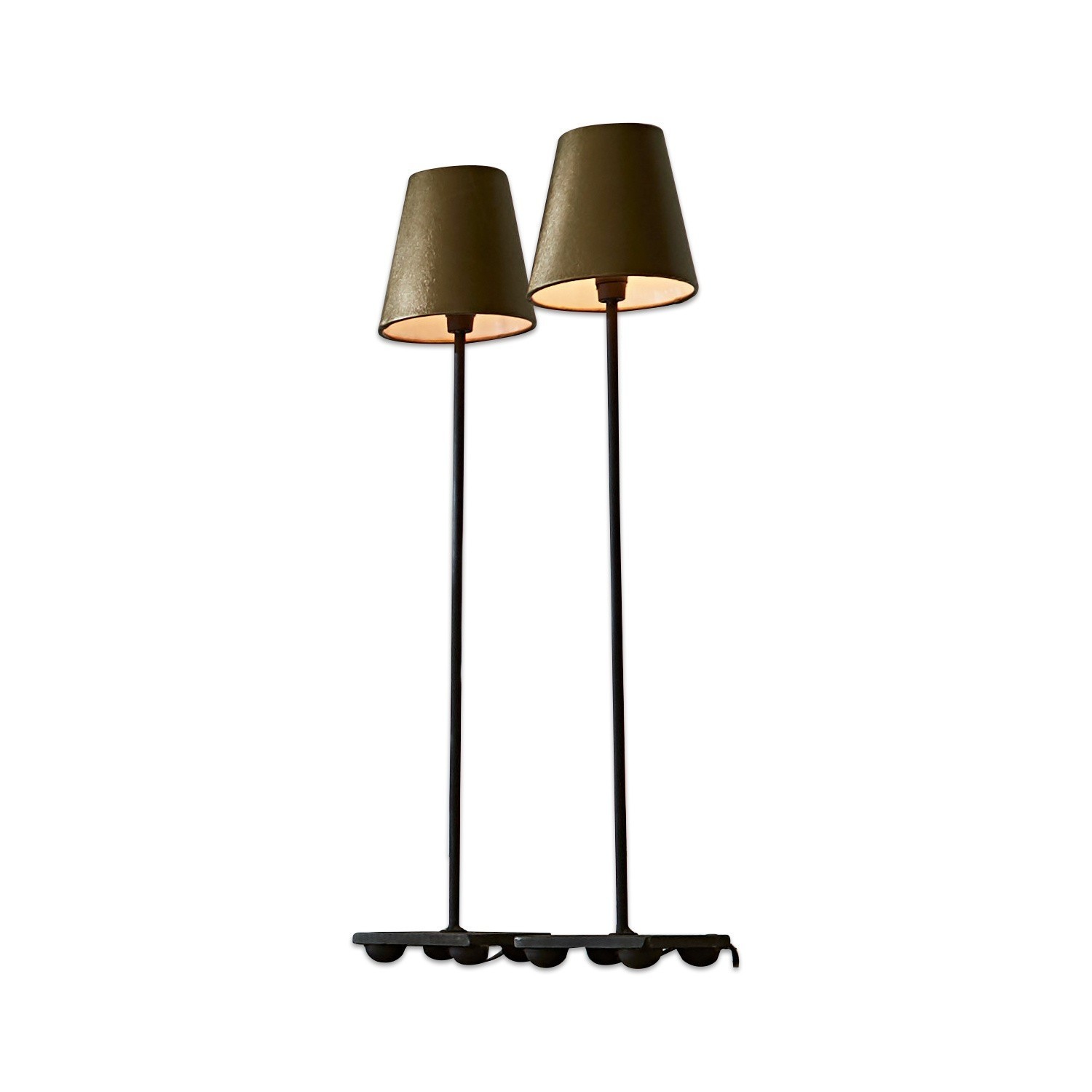 Lot de 2 lampes à poser Filia Deux lampes sur pied avec base noire et abat-jours vert olive, éclairage moderne et élégant.