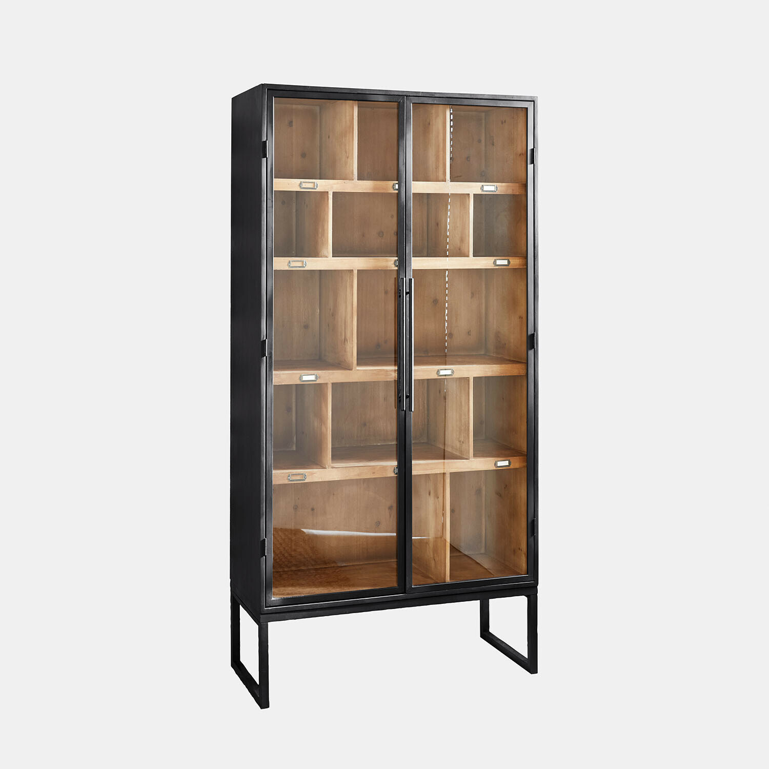 Vitrine Fenwicke Vitrine en métal noir et bois avec portes vitrées et étagères pour rangement