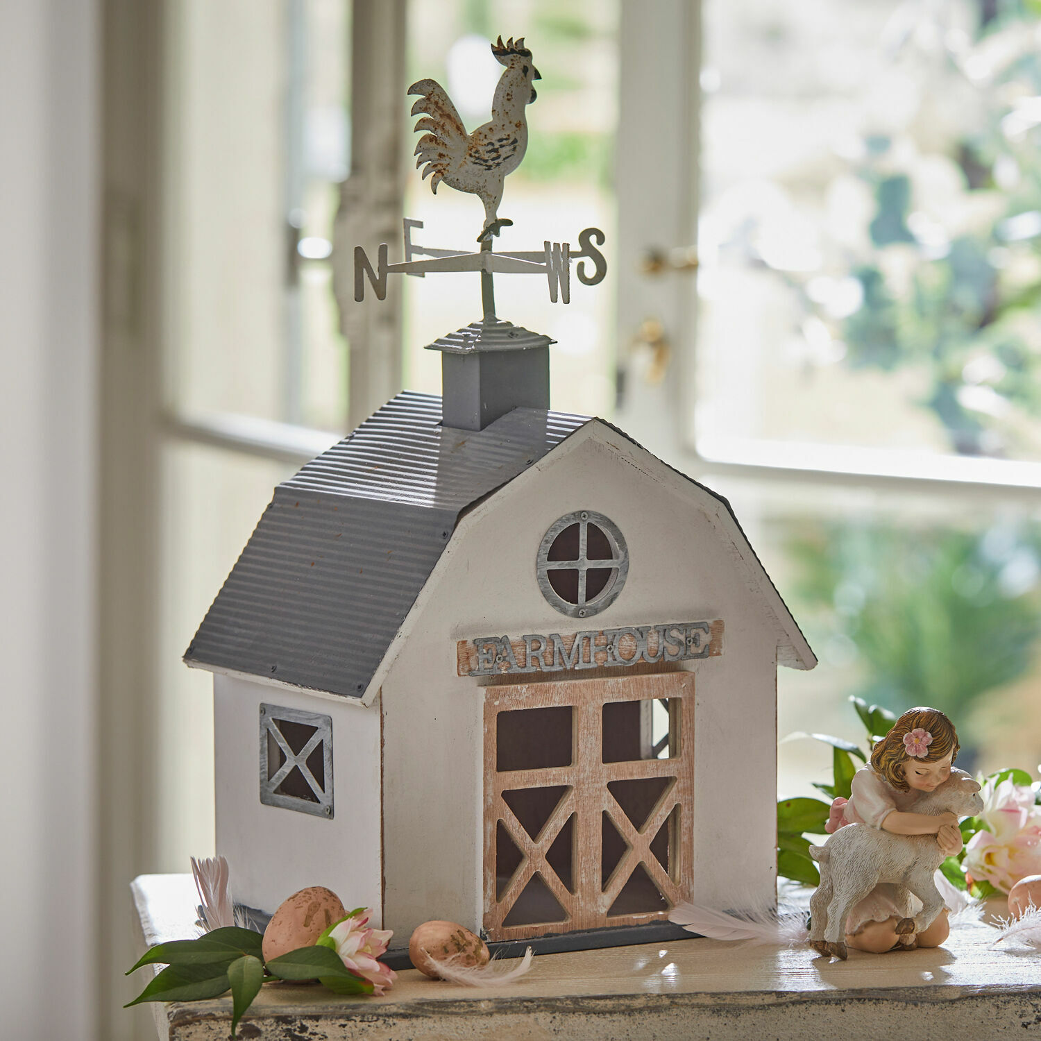 Decoratief huisje Beaujeau Decoratief wit metalen huis met haan op het dak en tekst farmhouse, rustieke decoratie