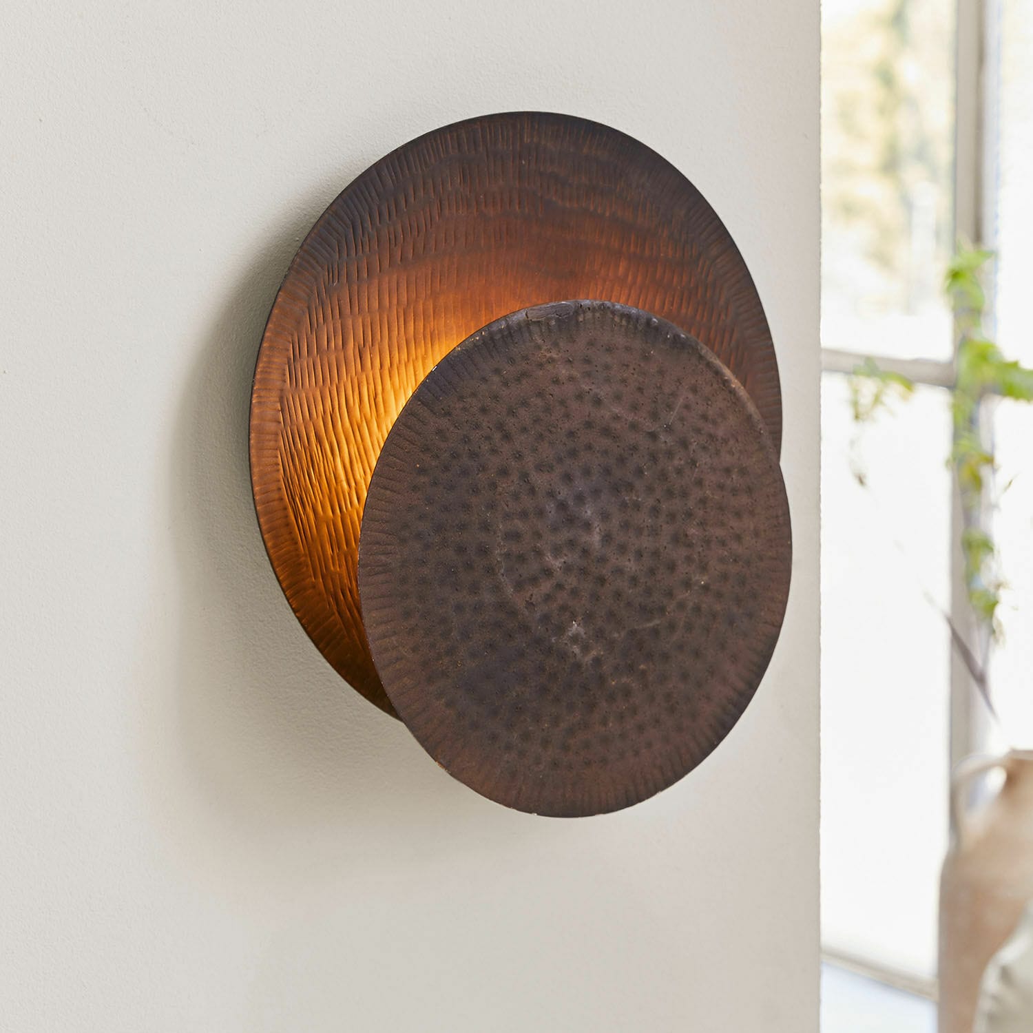 Wandlamp Tahmoh Ronde koperen wandlamp met textuur en warm licht voor interieurdecoratie