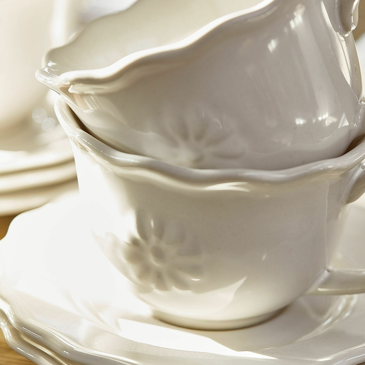 Lot de 6 tasses avec soucoupes Mallevesse