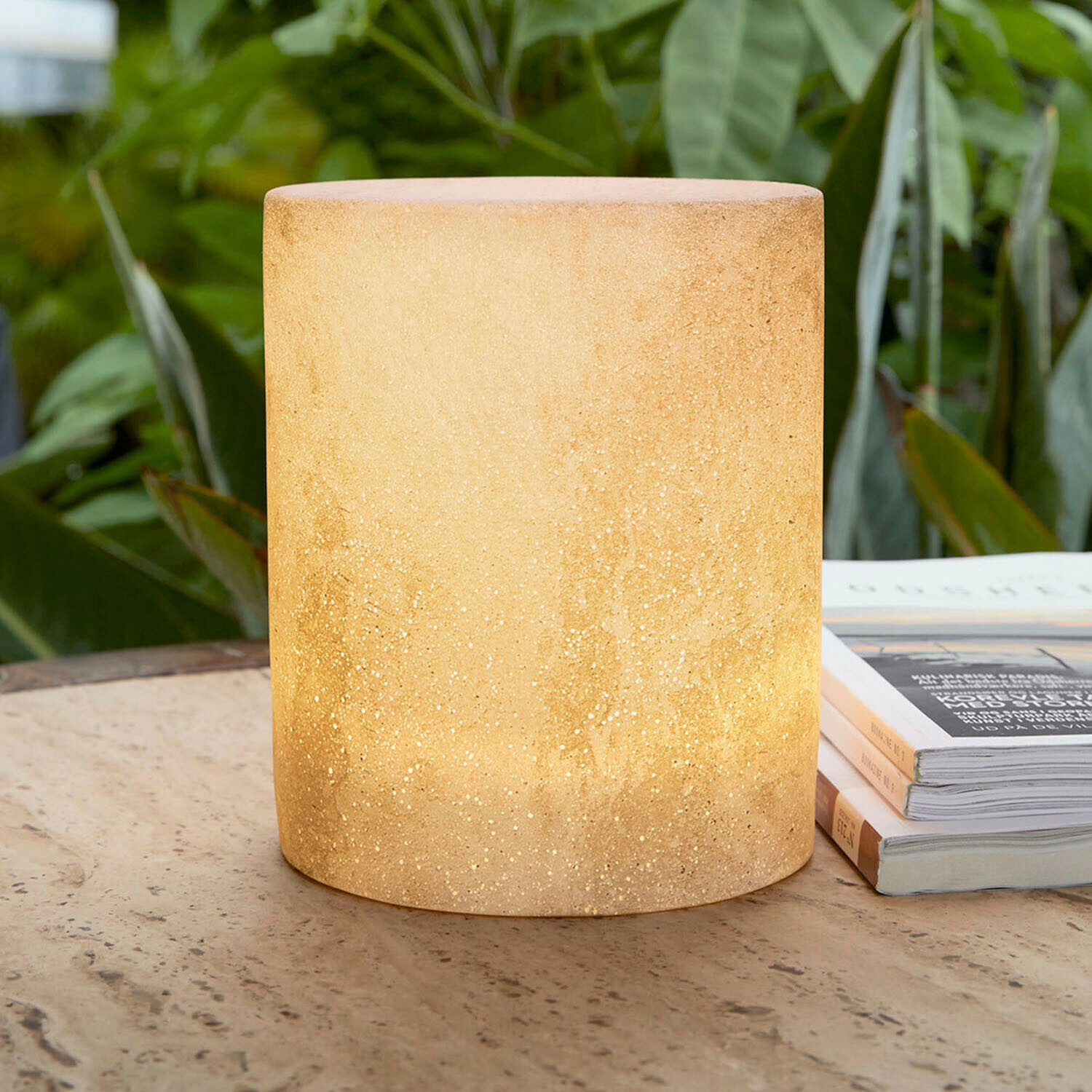 Oplaadbare ledlamp Marévos Cilindervormige tafellamp van mat glas in warme beige kleur, geschikt voor terras of balkon